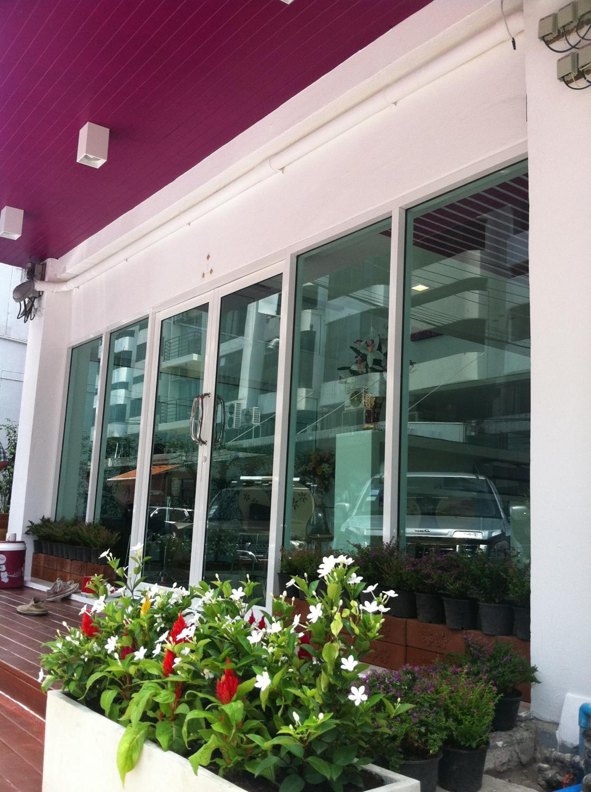 Nantra Ekkamai Hotel