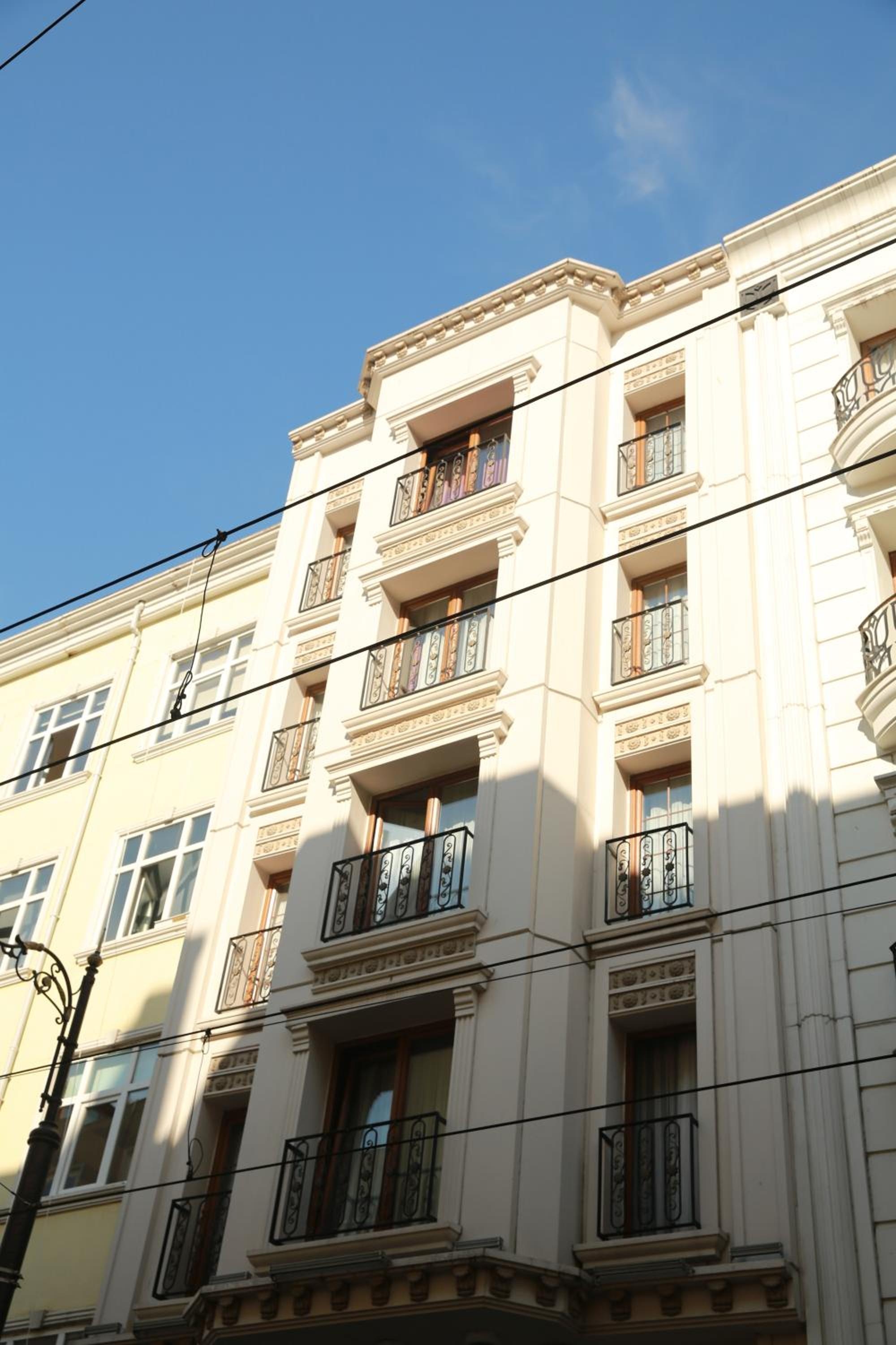 Weingart Black Pearl Hotel