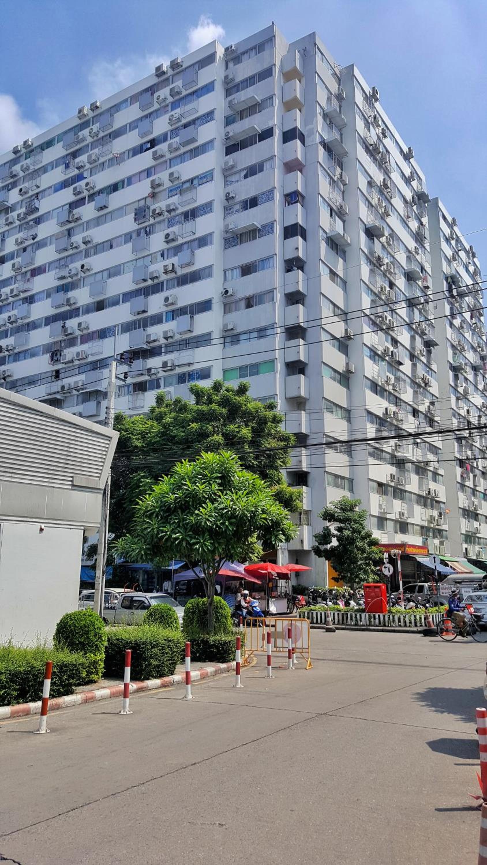 Popular Condo by Jintana