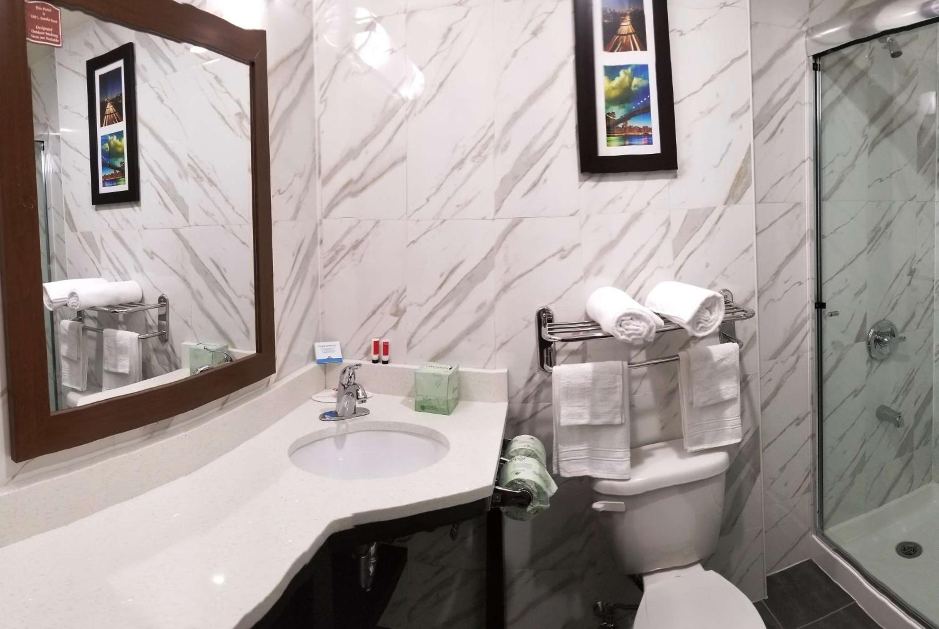 Foto de Days Inn by Wyndham Brooklyn Marine Park