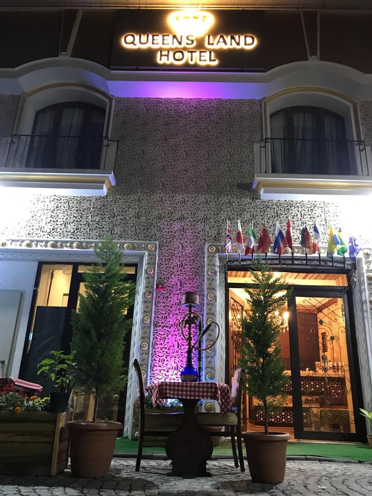 Hotel Queens Land