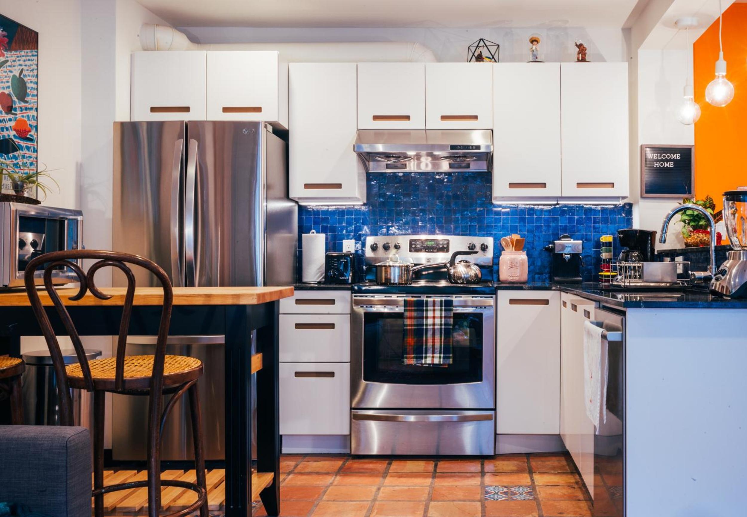 Foto de Renovated Historic Coconut Grove Cottage Home