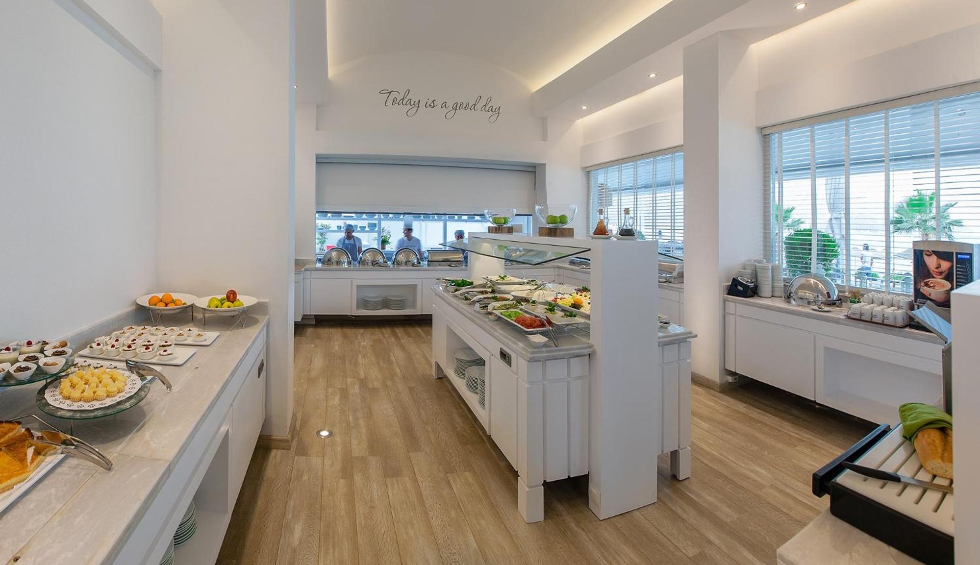 Foto de The Beachfront Hotel Adult Only 16 Plus