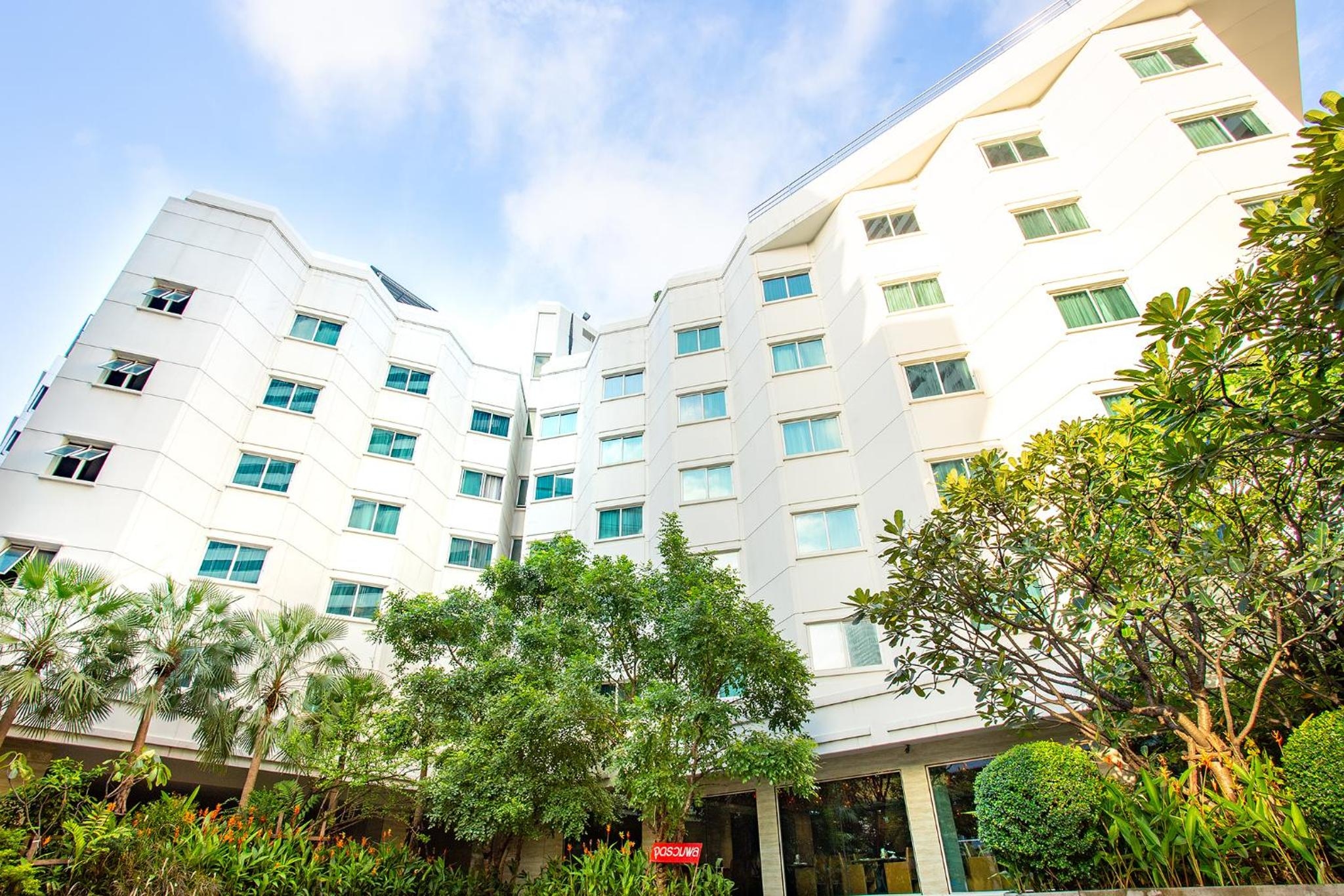 Graceland Bangkok by Grace Hotel