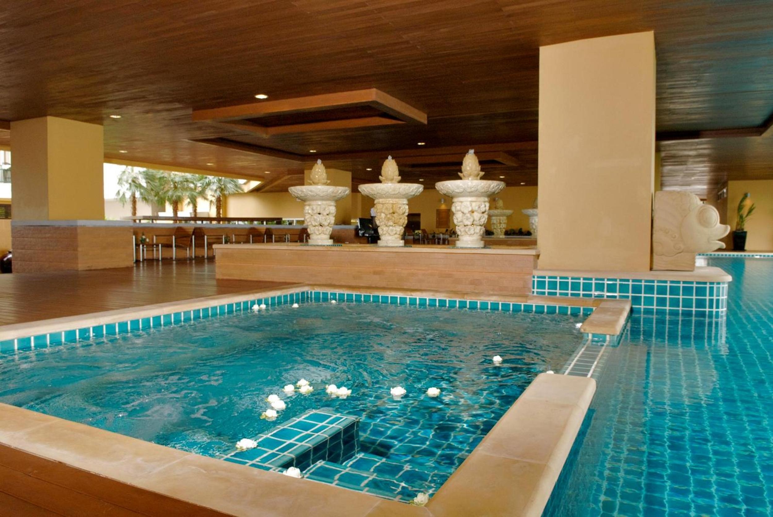 Foto de The Narathiwas Hotel & Residence Sathorn Bangkok
