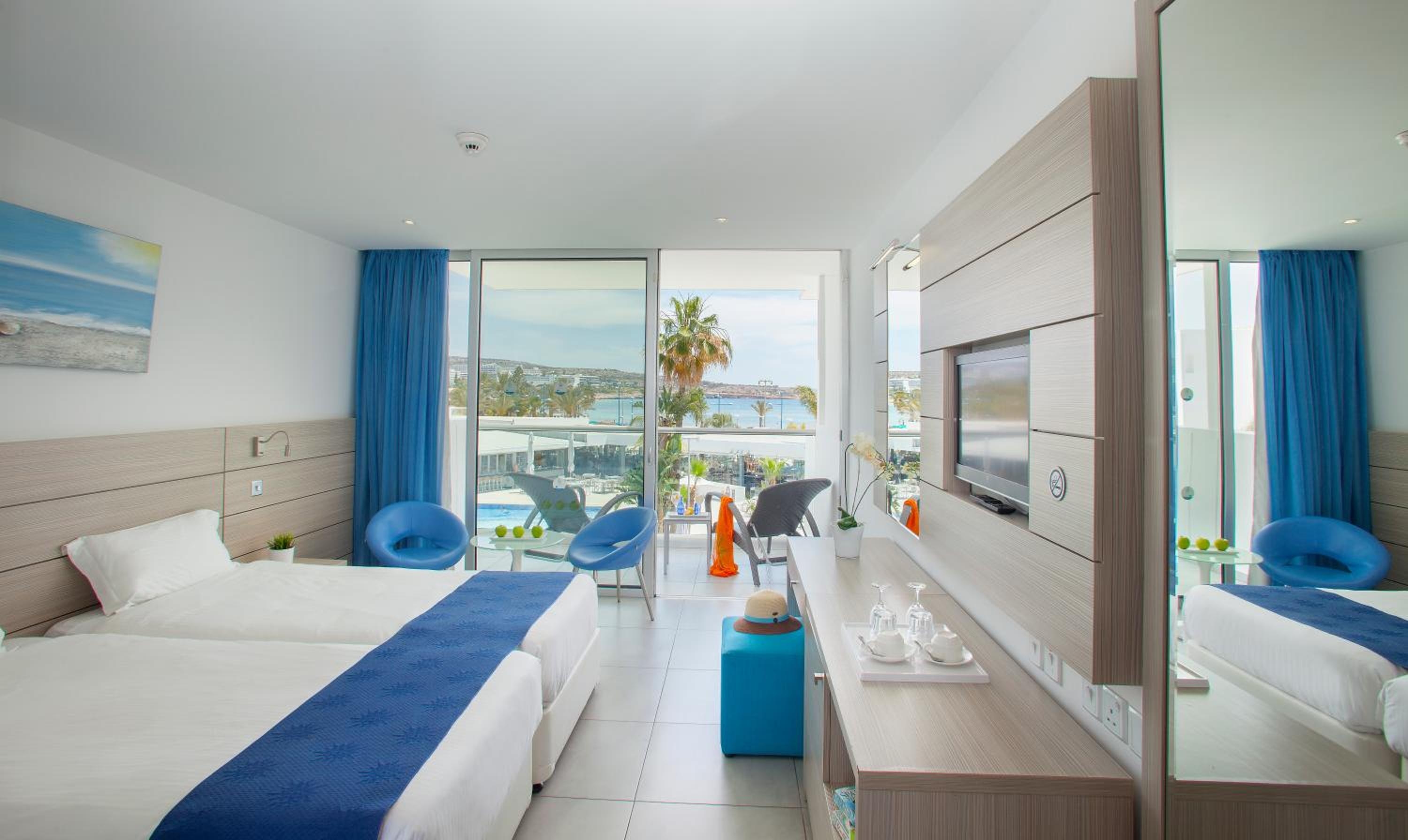 Foto de Limanaki Beach Hotel & Suites