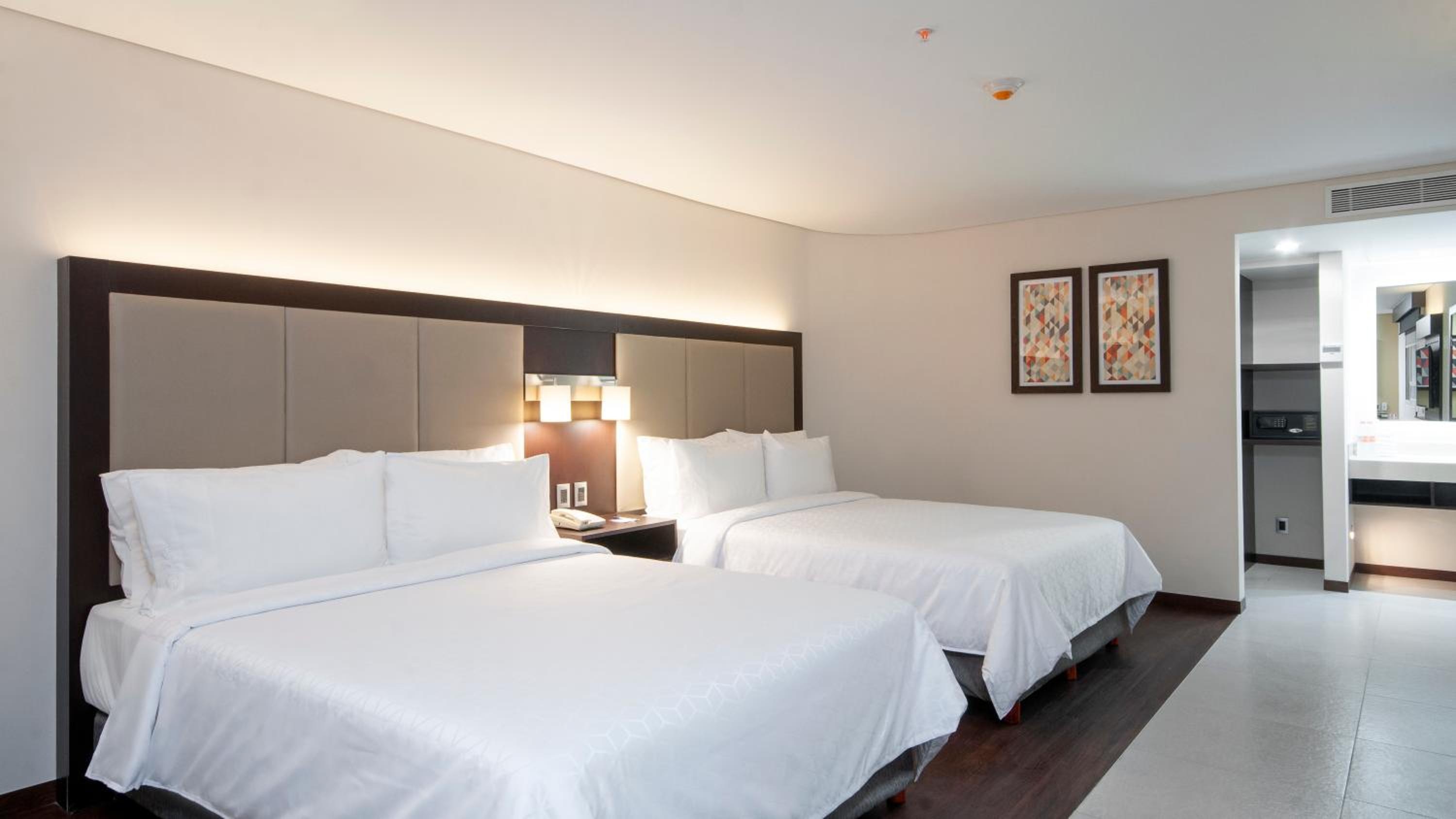 Foto de Holiday Inn Express - Mexico Basilica by IHG