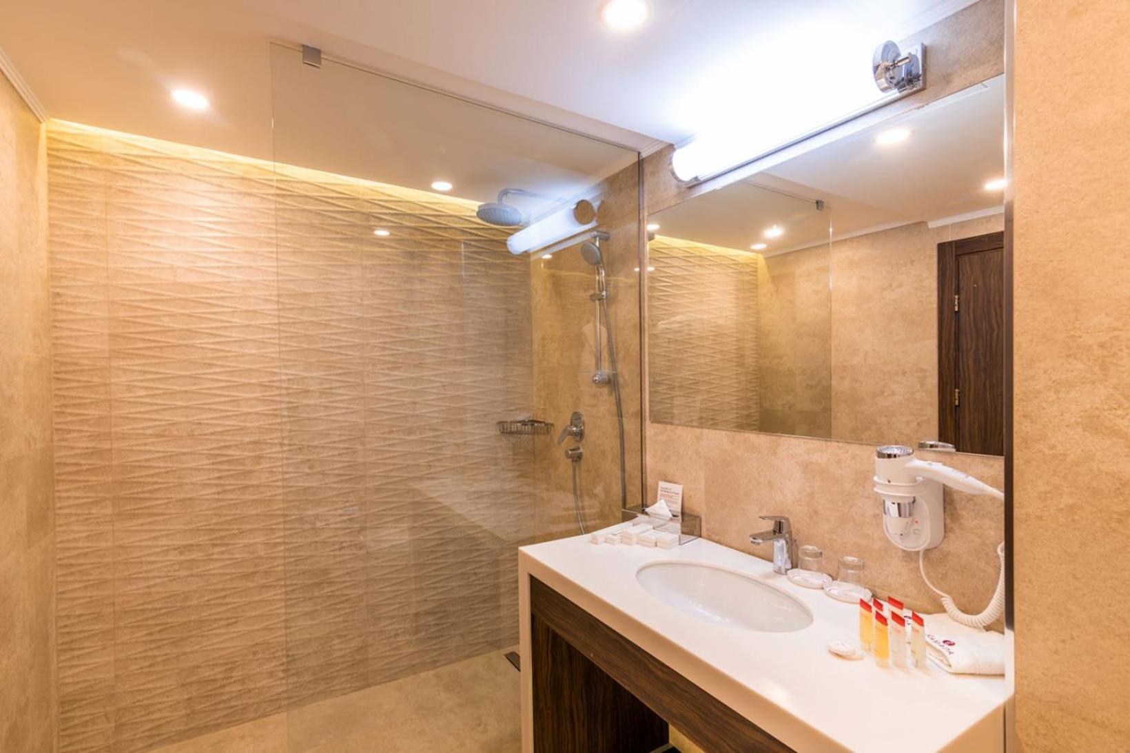 Foto de Ramada Hotel & Suites by Wyndham Yerevan