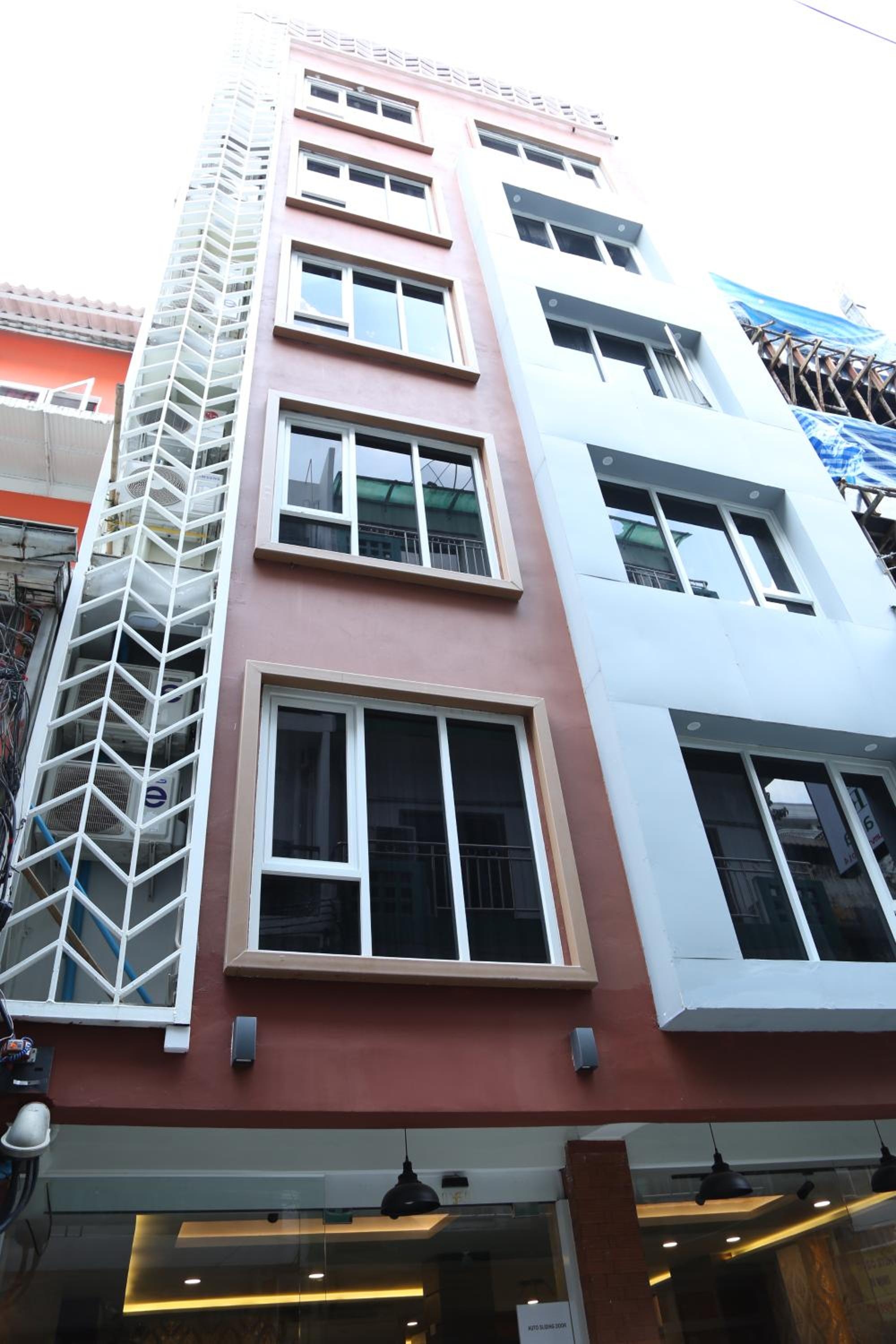 Rose Nana Hotel