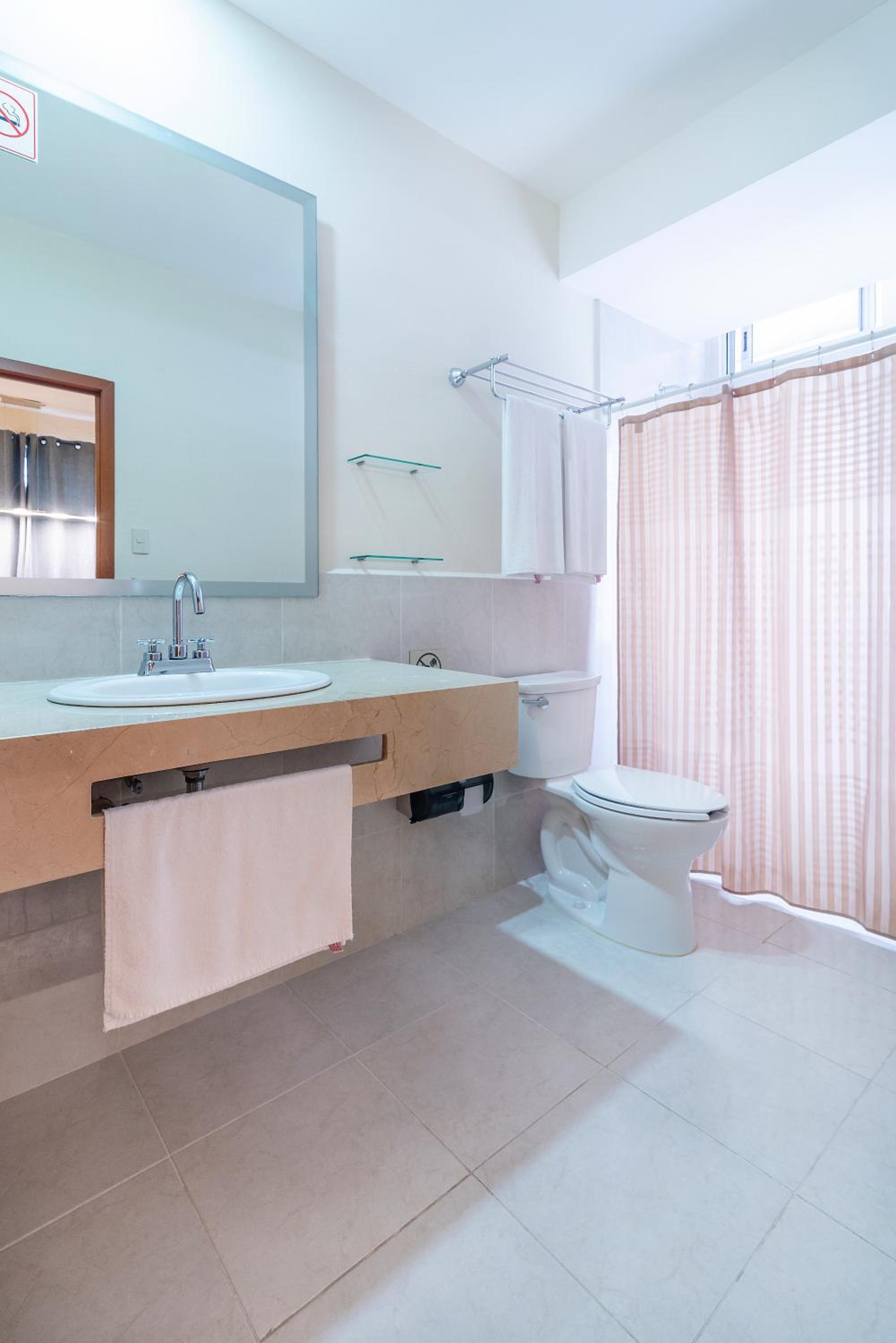 Foto de Hotel y Suites Nader