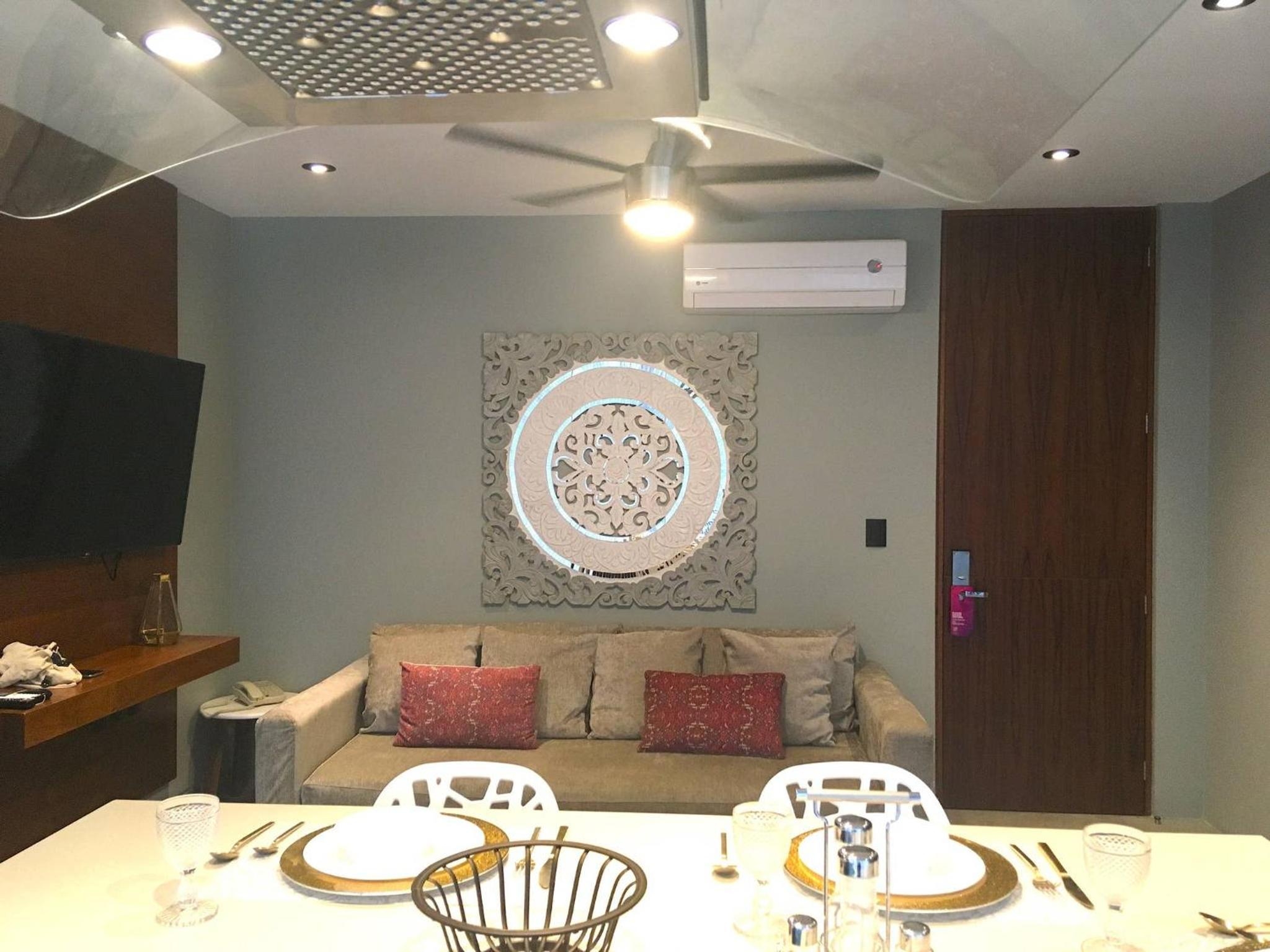 Foto de It Residence Top Location Luxury 2 Br Two Roof Pools Beach Club included