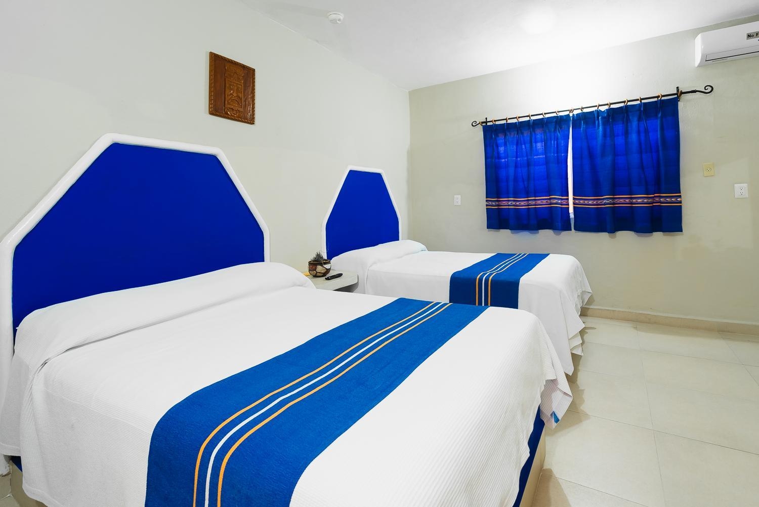 Foto de Hotel Yumkiin - Cerca Del Ferry y Terminal ADO