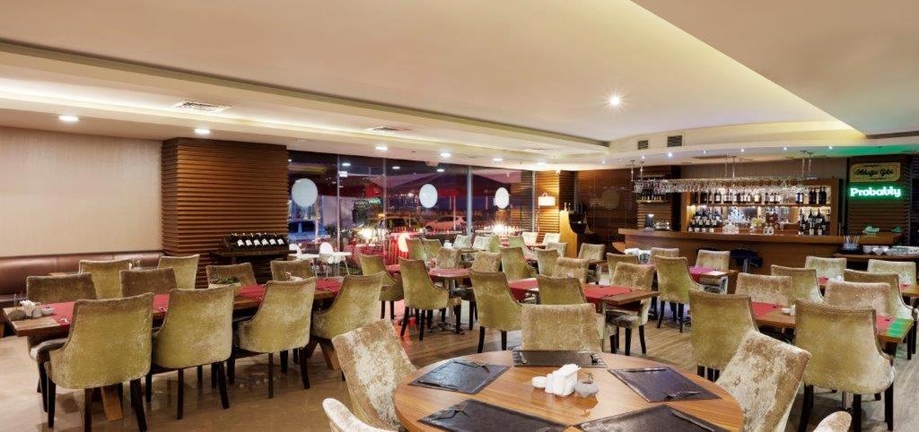 Foto de Anemon Kent Çiğli Otel