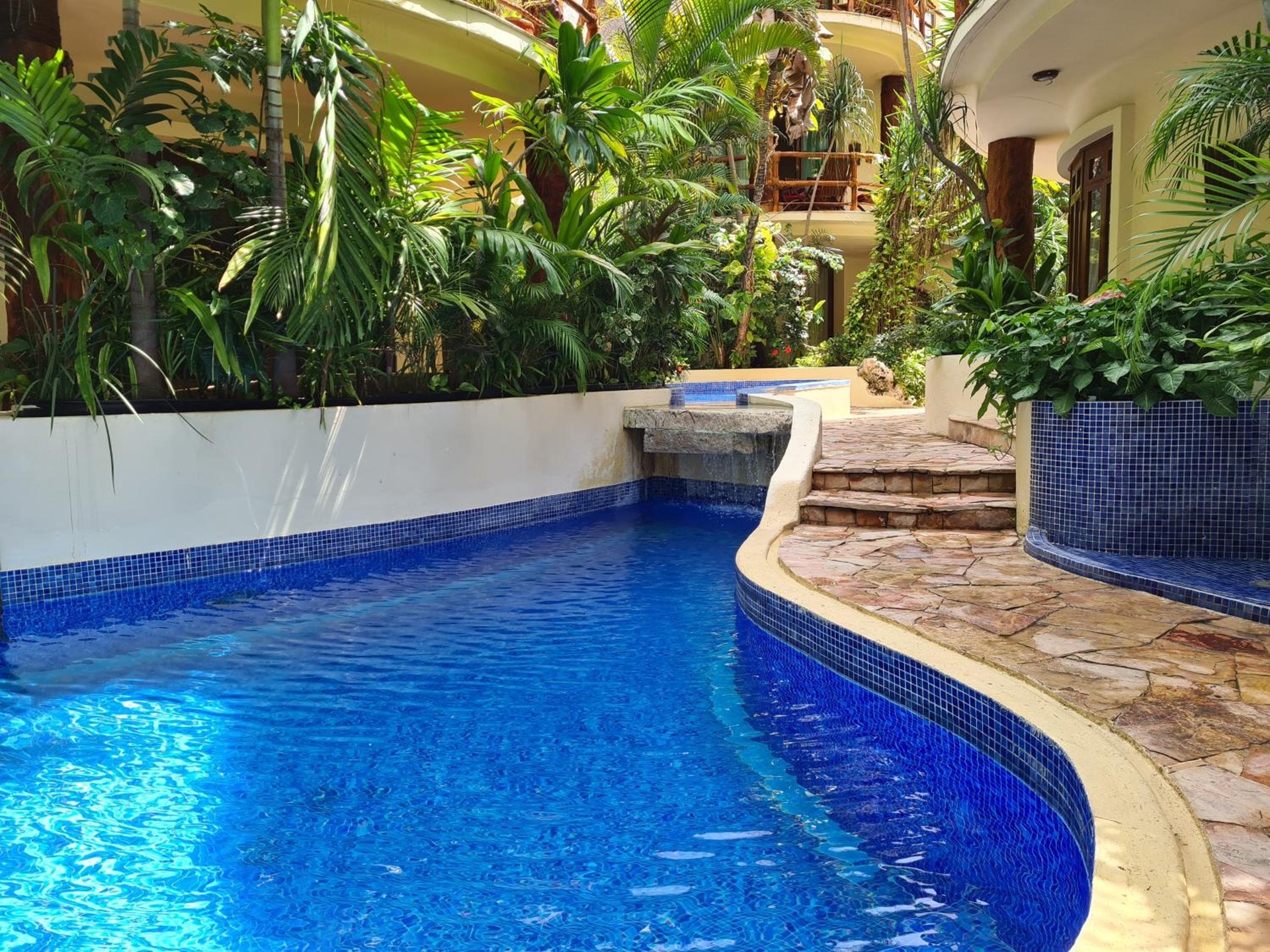 Foto de Luxury Villa steps to the beach & 5ta av, AMAZING