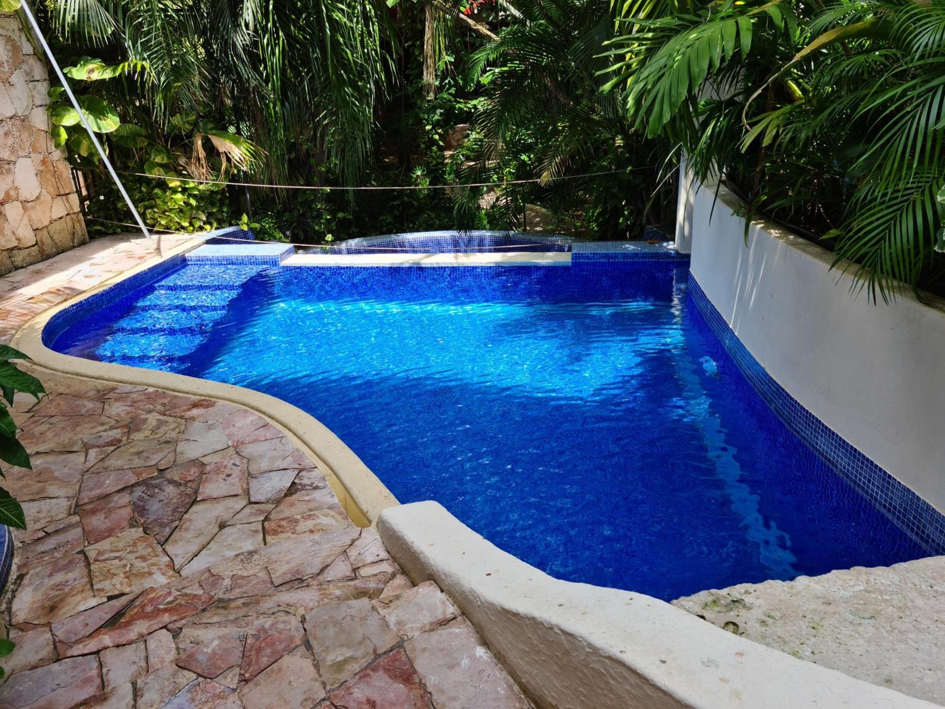Foto de Luxury Villa steps to the beach & 5ta av, AMAZING