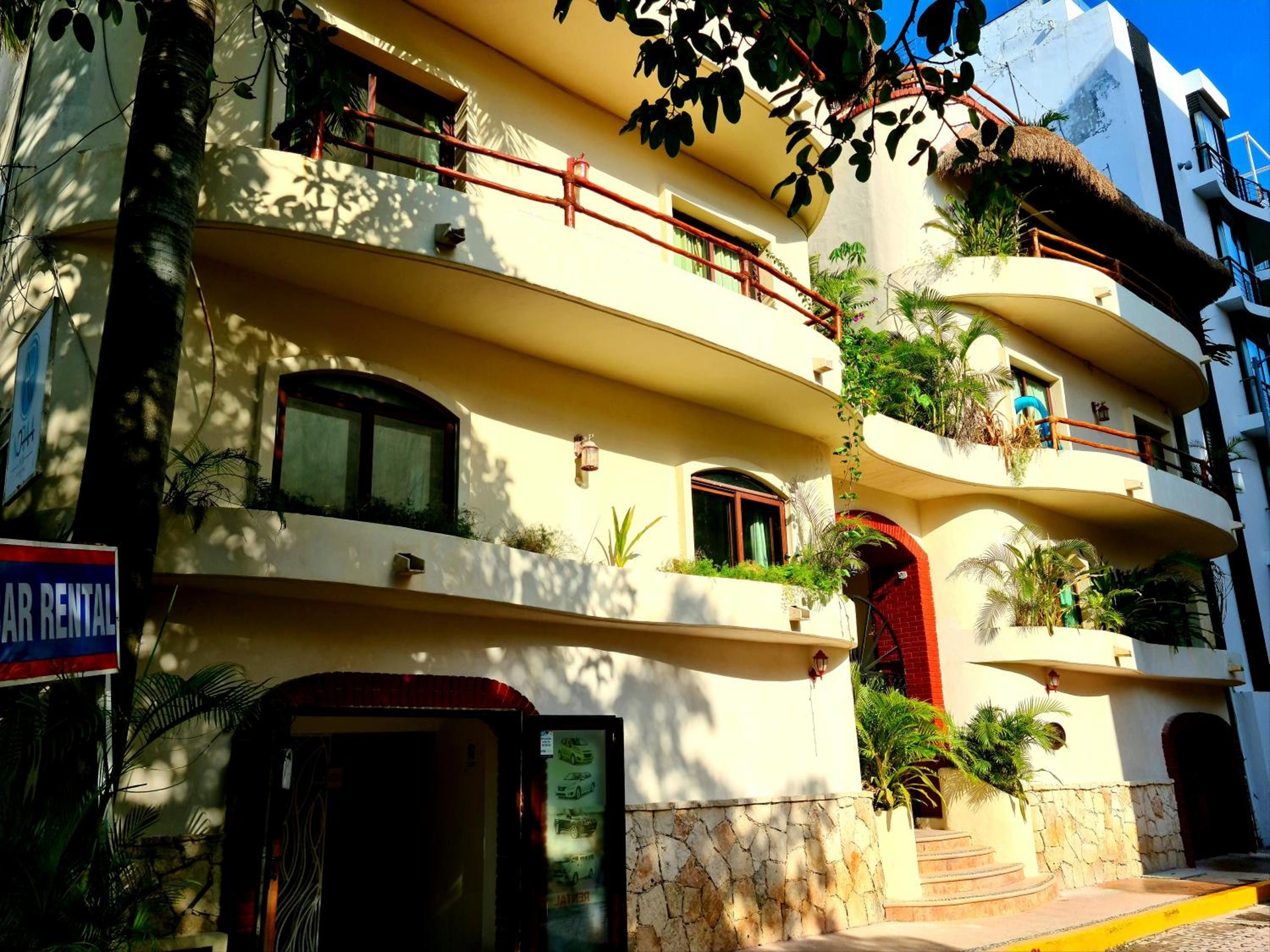 Foto de Luxury Villa steps to the beach & 5ta av, AMAZING