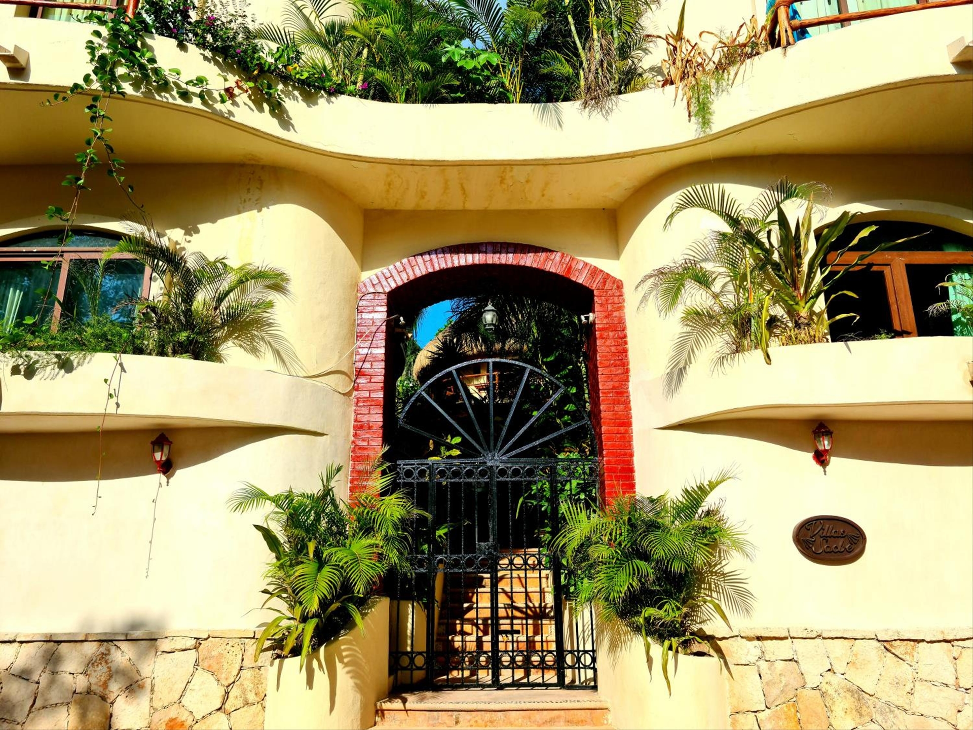Luxury Villa steps to the beach & 5ta av, AMAZING