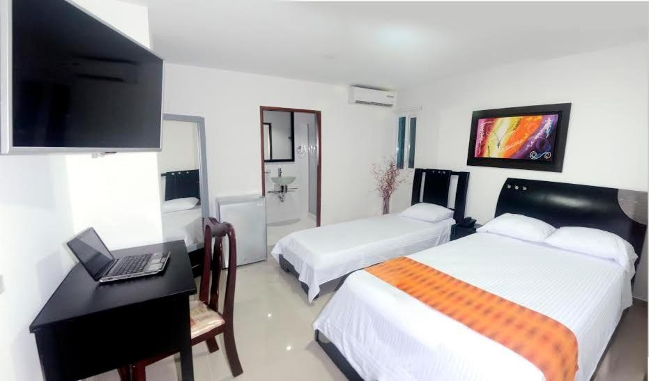 Foto de Hotel Intersuites