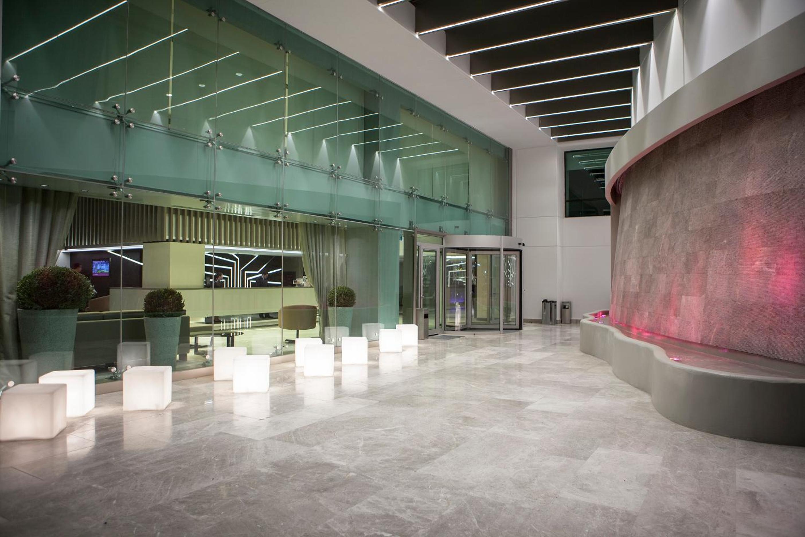 Foto de Ramada Hotel & Suites by Wyndham Izmir Kemalpasa