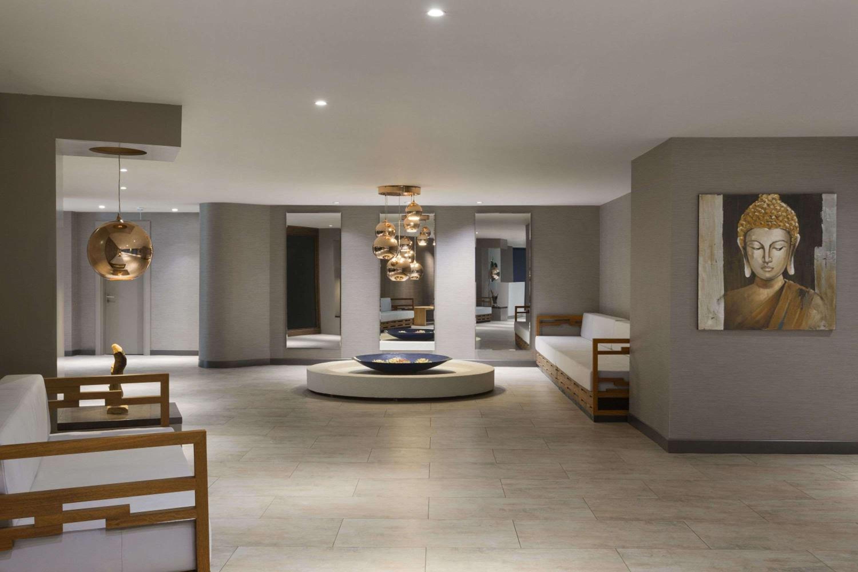 Foto de Ramada Hotel & Suites by Wyndham Izmir Kemalpasa