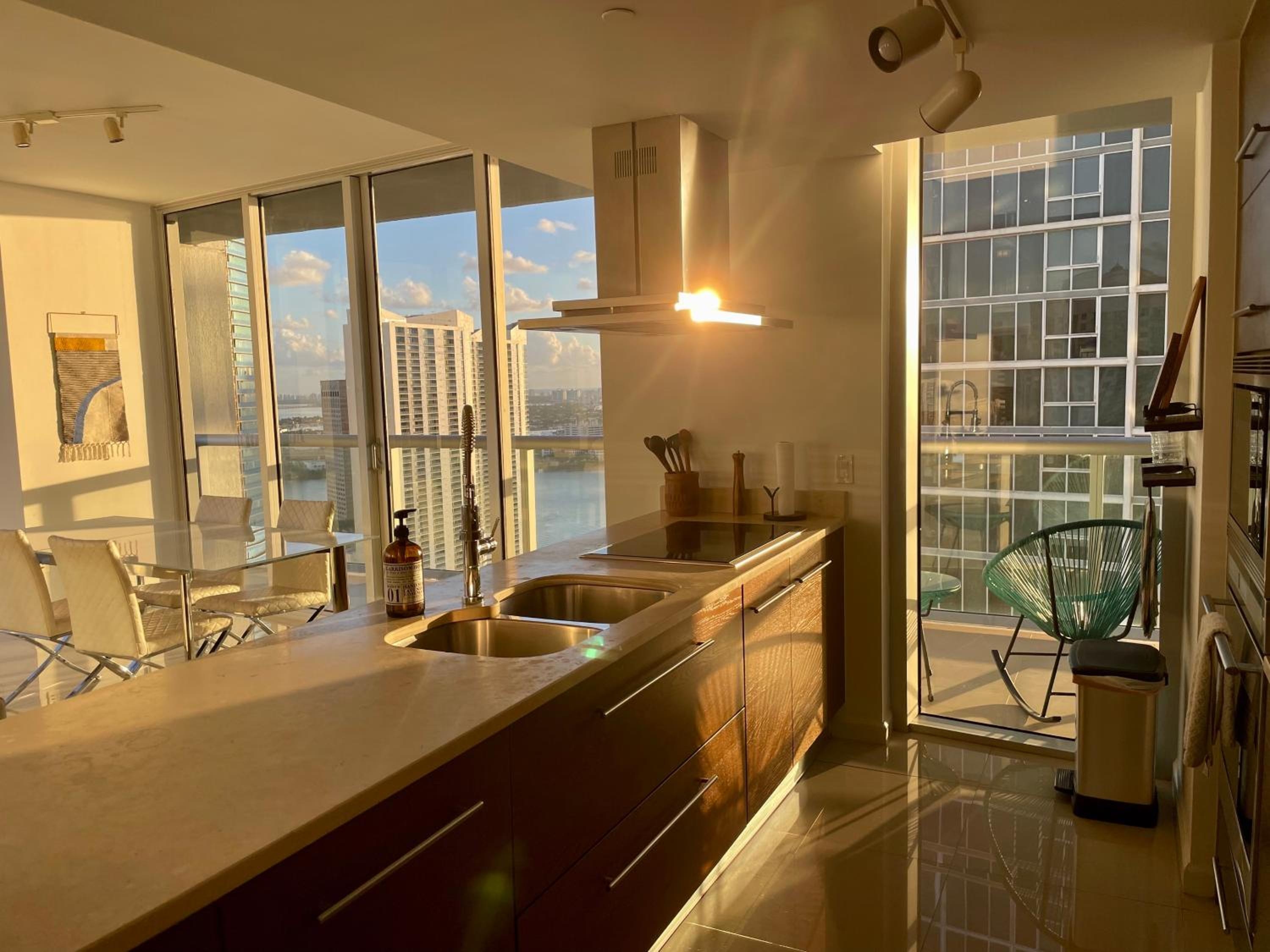 Foto de IconBrickell Tower 3 W Residences