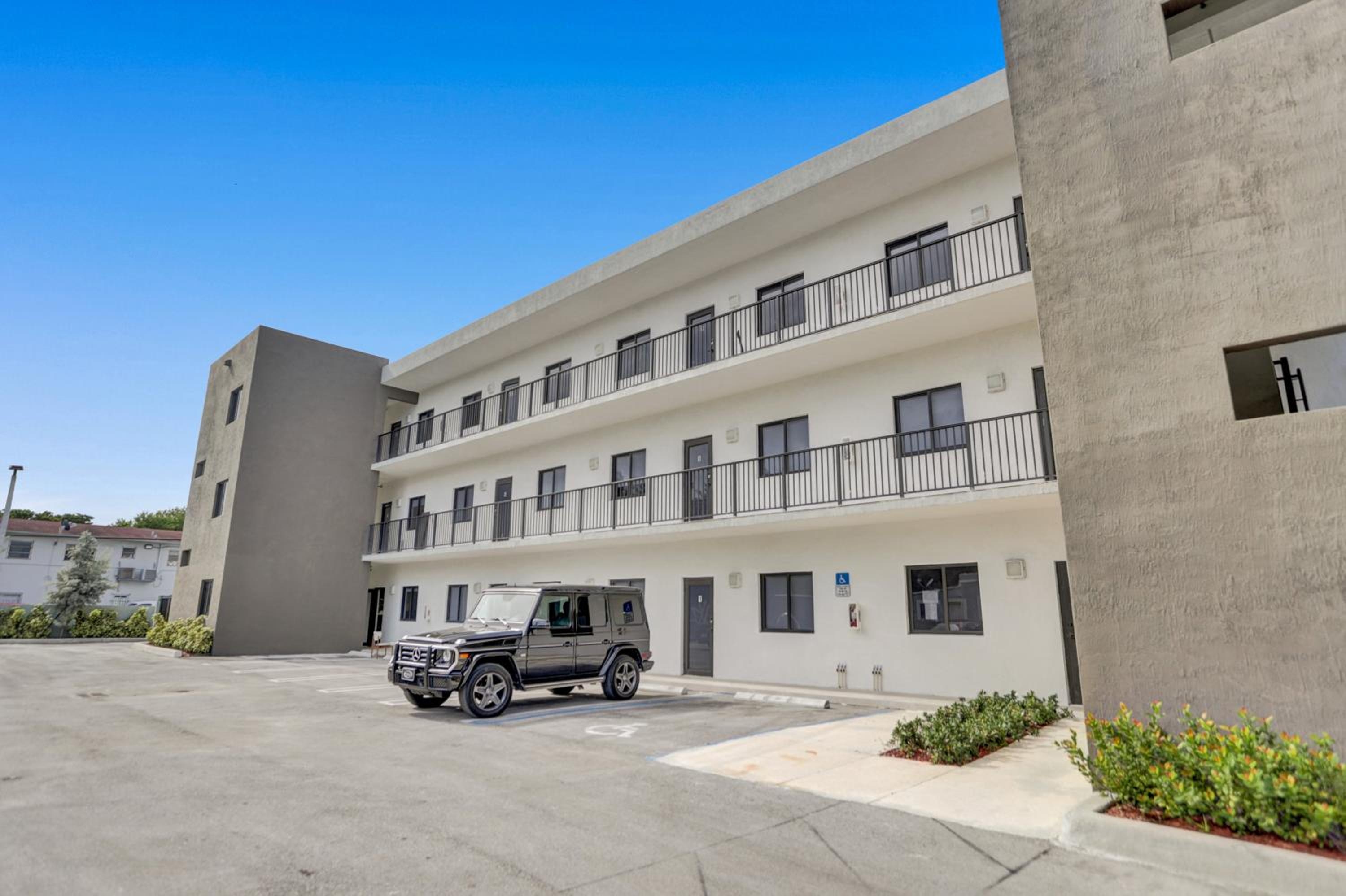Renzzi Wynwood Apartments