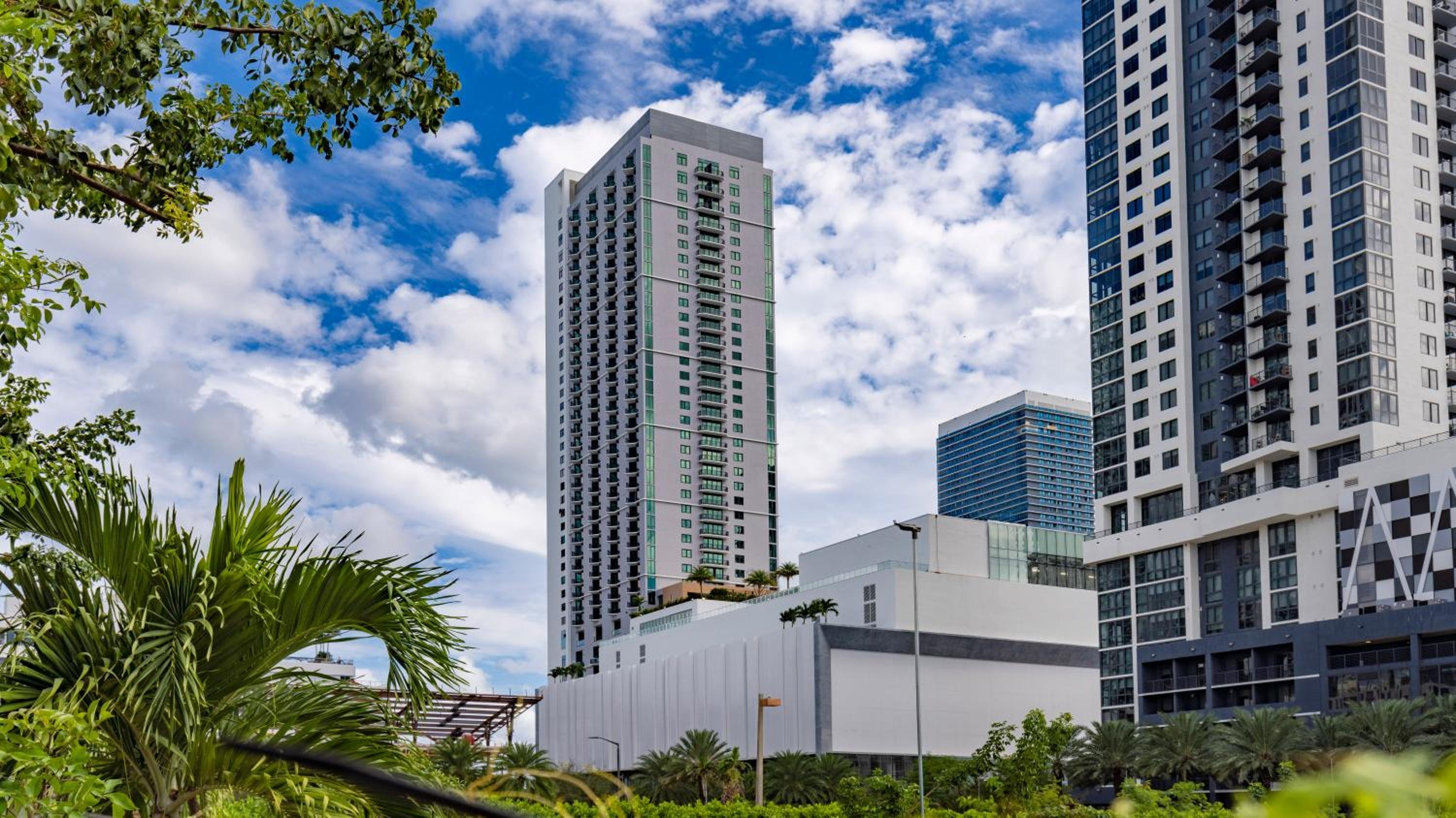 Global Luxury Suites Miami Worldcenter