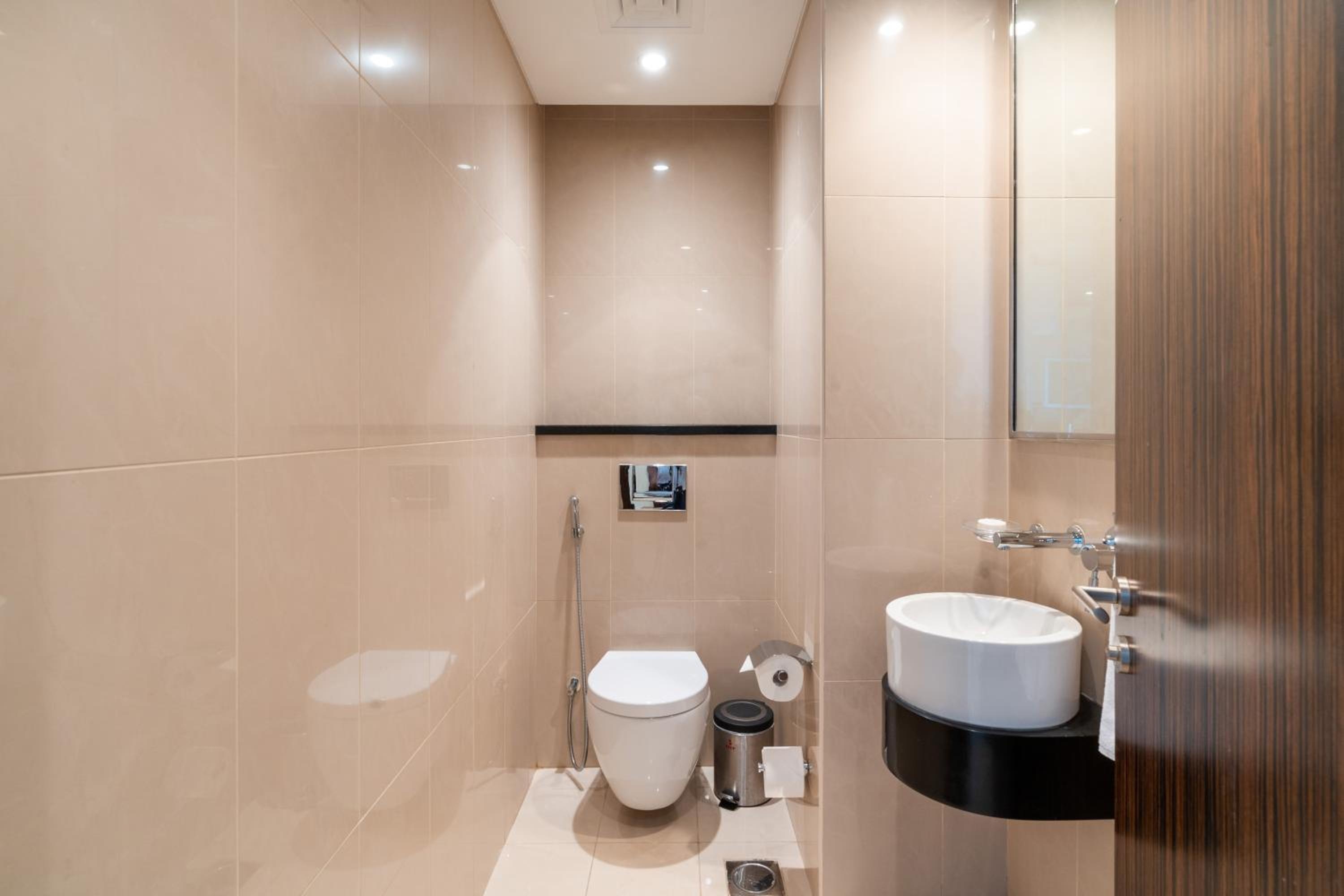 Royal Club By RVHR, Bonnington Residential Tower - JLT, Dubái