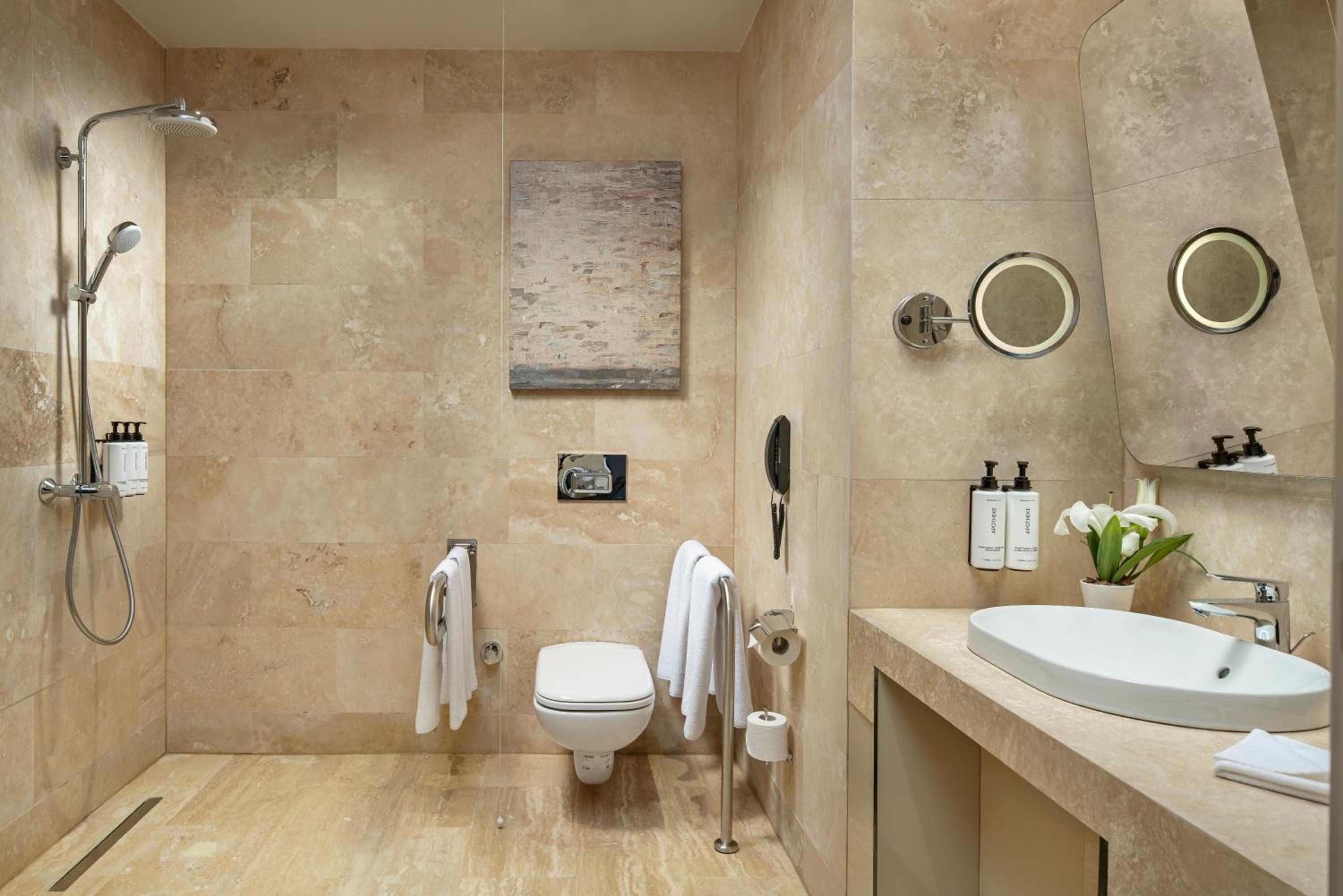 Foto de Crowne Plaza Istanbul Tuzla Viaport Marina by IHG