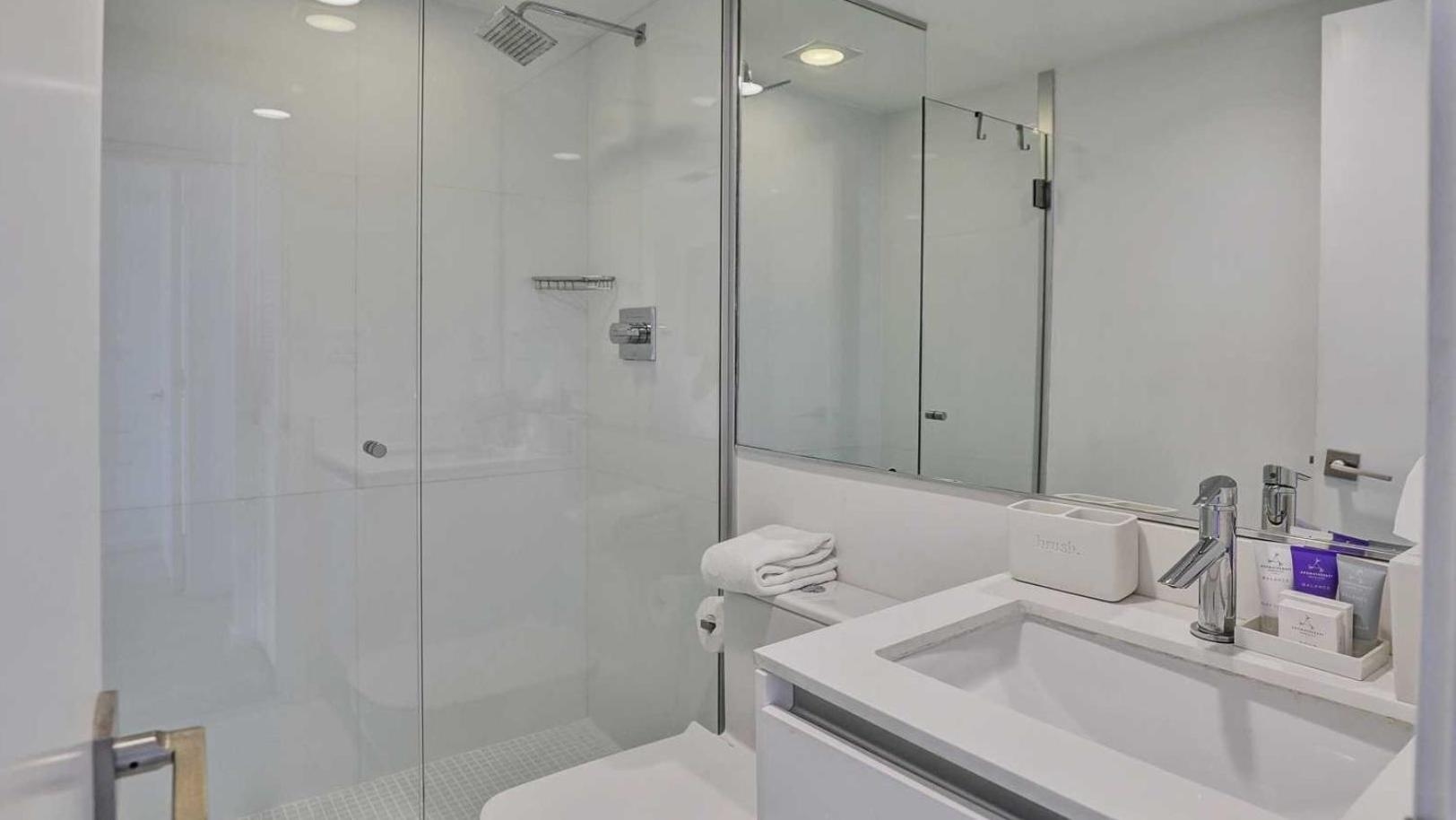 Foto de Beach Haus Key Biscayne Contemporary Apartments