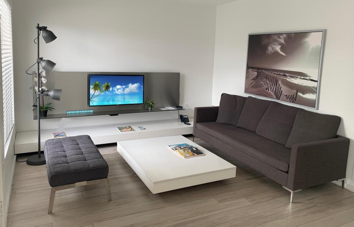 Foto de Beach Haus Key Biscayne Contemporary Apartments