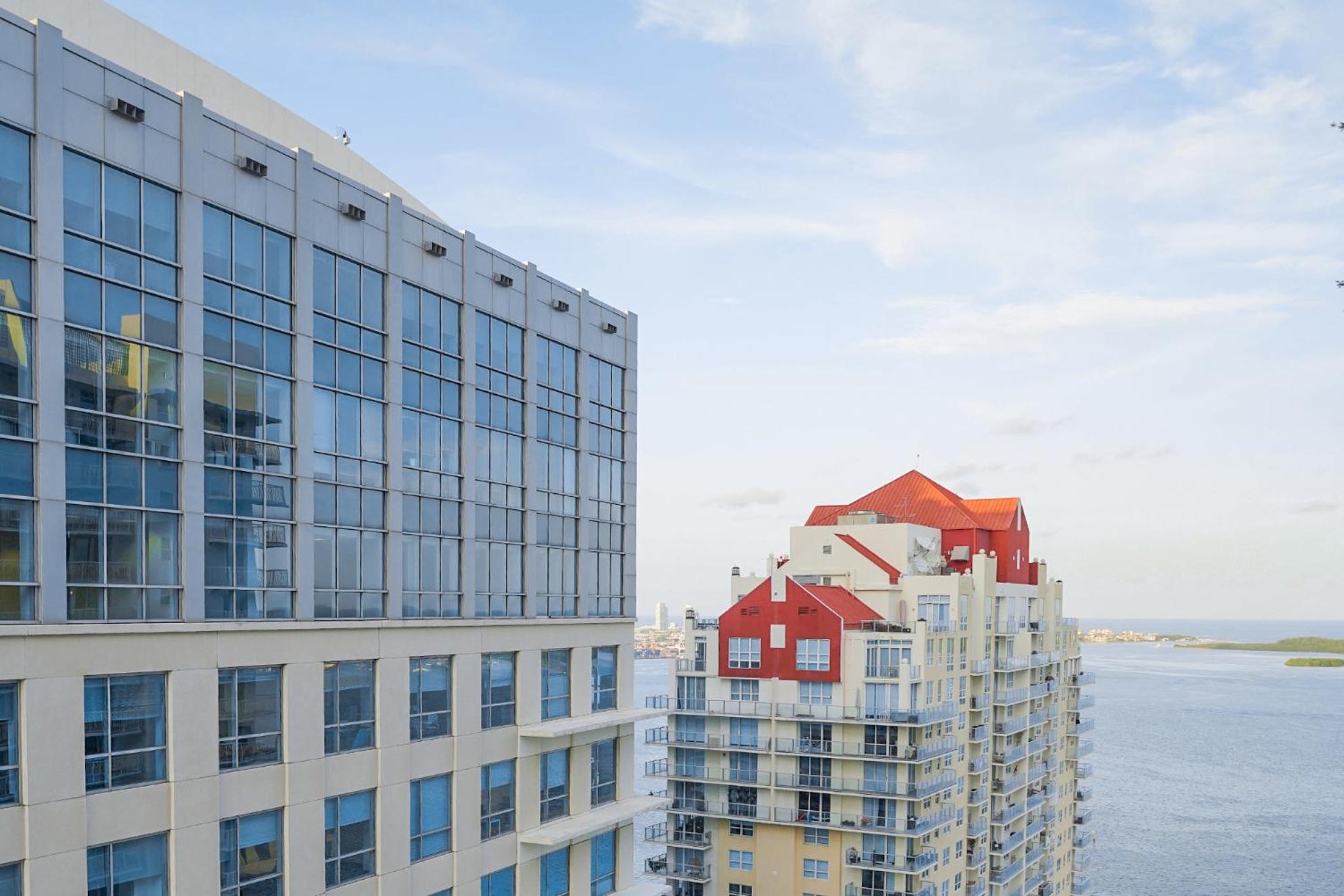 4 bed full condo in Miami with skyline & sea view
