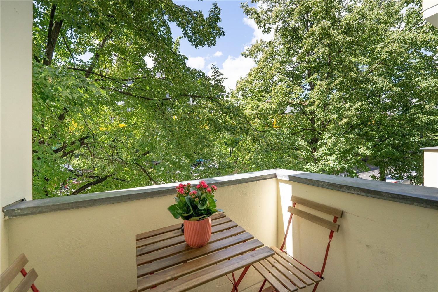 Foto de Holiday 33 Apartments EFG Schönhauser Allee mit Balkon