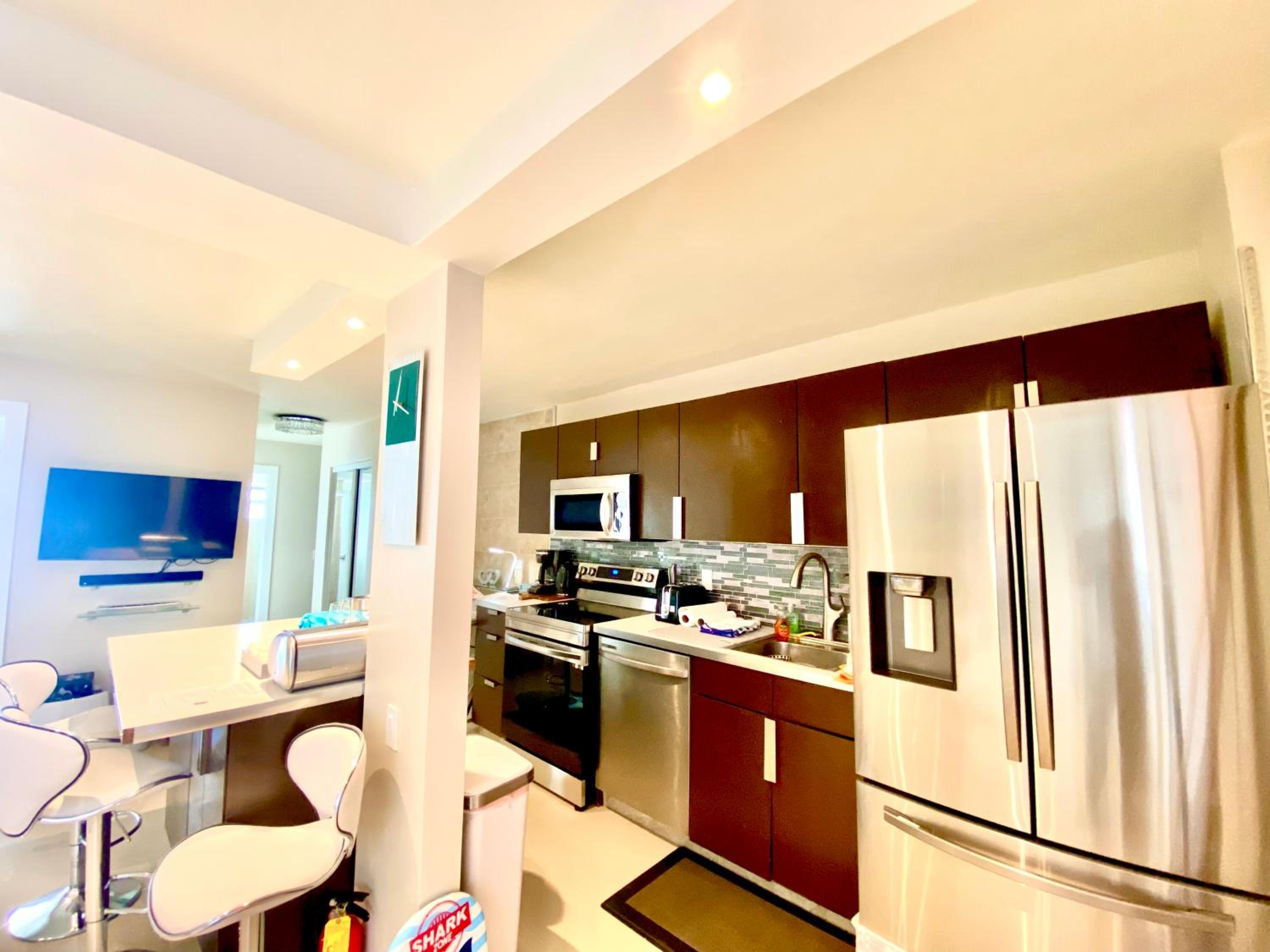 Foto de Premium Modern waterfront apartment with Miami Skyline view on the bay 5 mins drive to Miami Beach with free parking