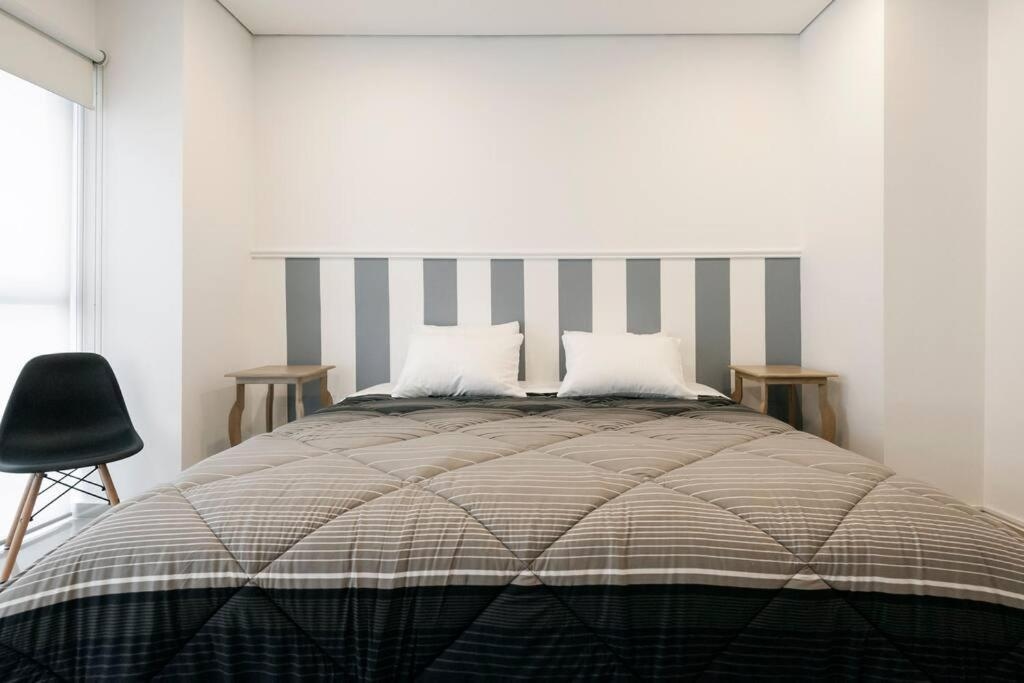 Foto de Beautiful loft. King size bed. 150 Mbps internet.