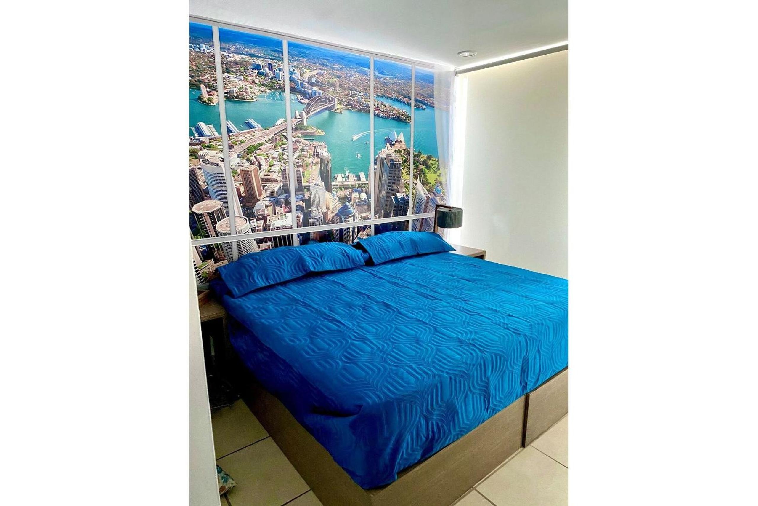 Foto de Unique 2 Bedroom, Pool and Fitness Center Design