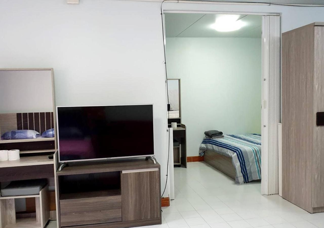 Foto de Large Room - Daily Rental Muang Thong Thani Ruensittrang