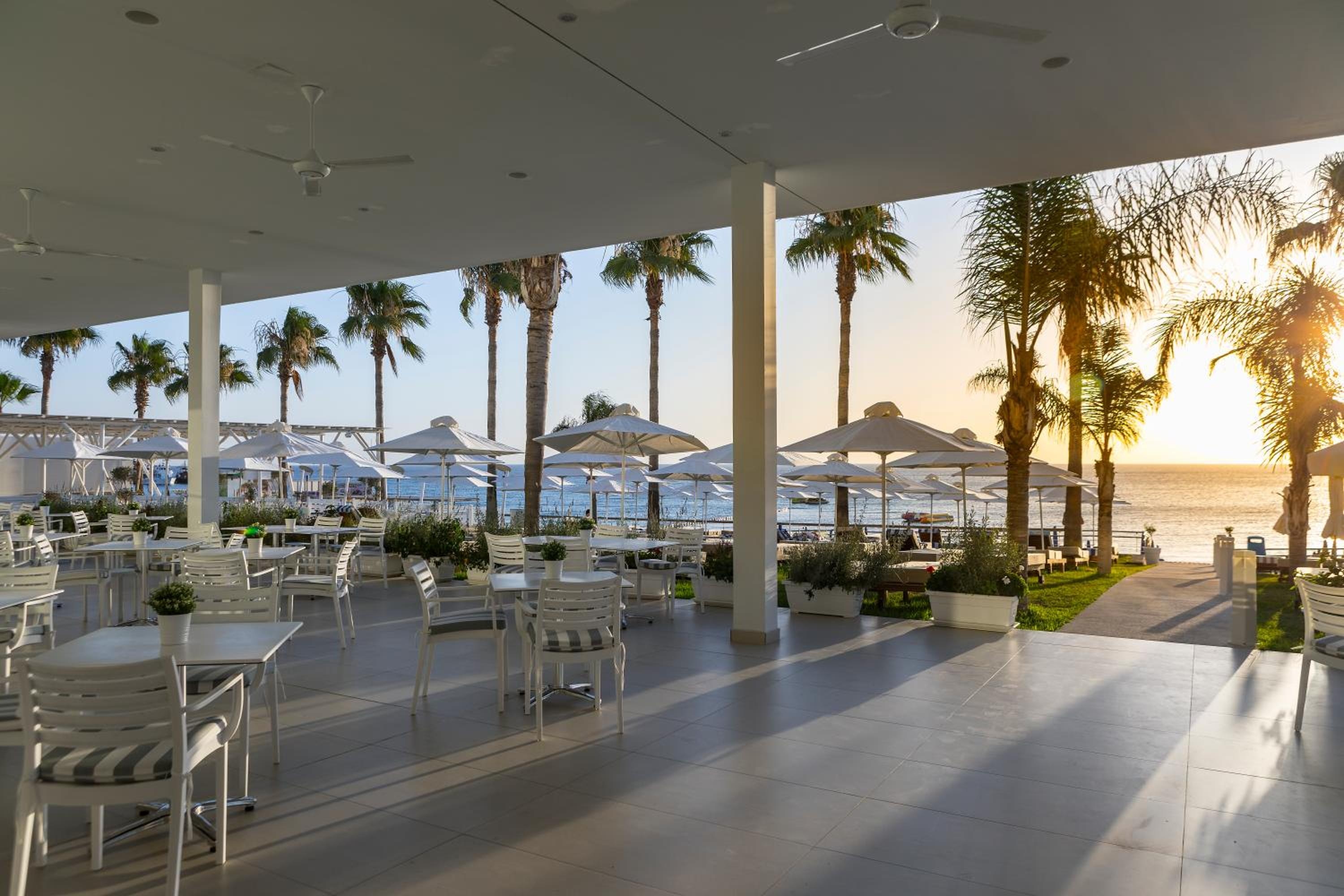 Foto de Constantinos the Great Beach Hotel