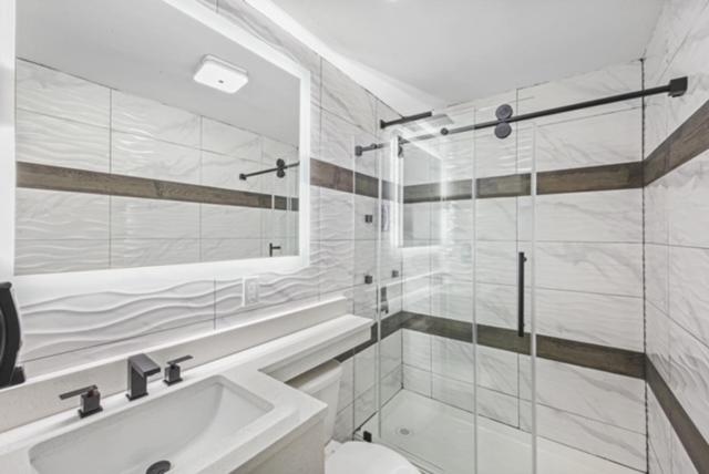 Foto de Hotel OPUS Bronx Near Bay Plaza Mall