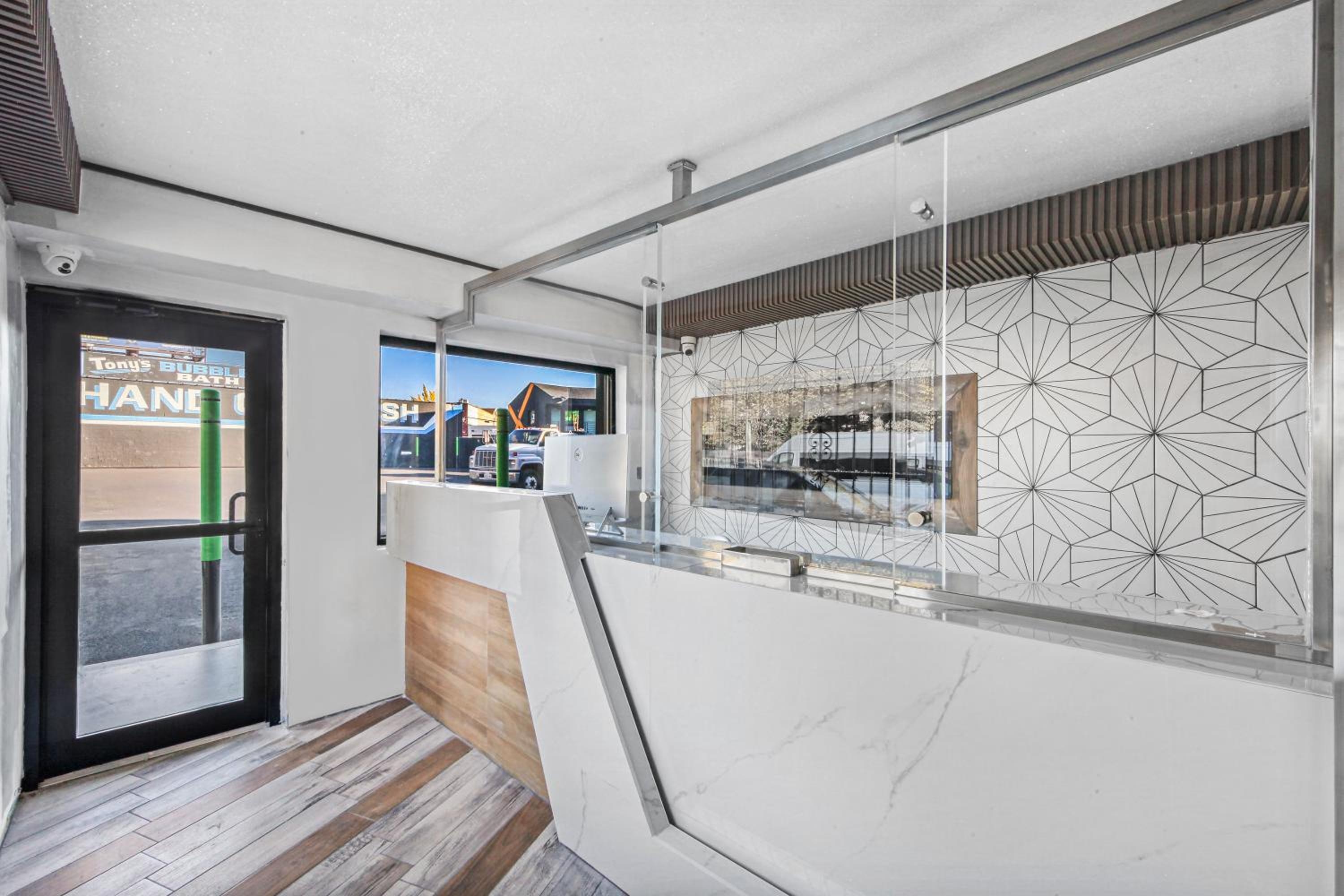 Foto de Hotel OPUS Bronx Near Bay Plaza Mall