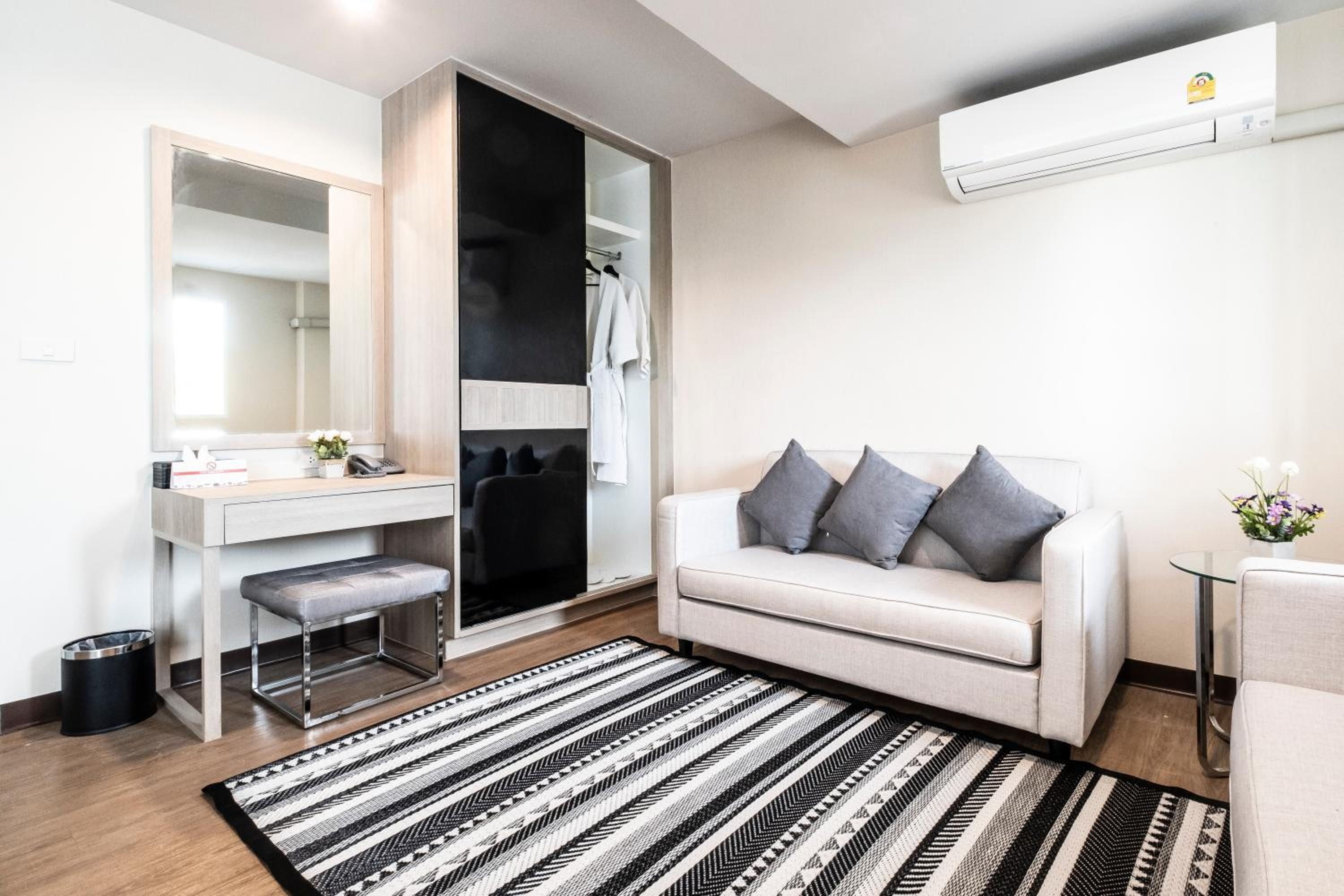 Foto de Sinsuvarn Airport Suite Hotel