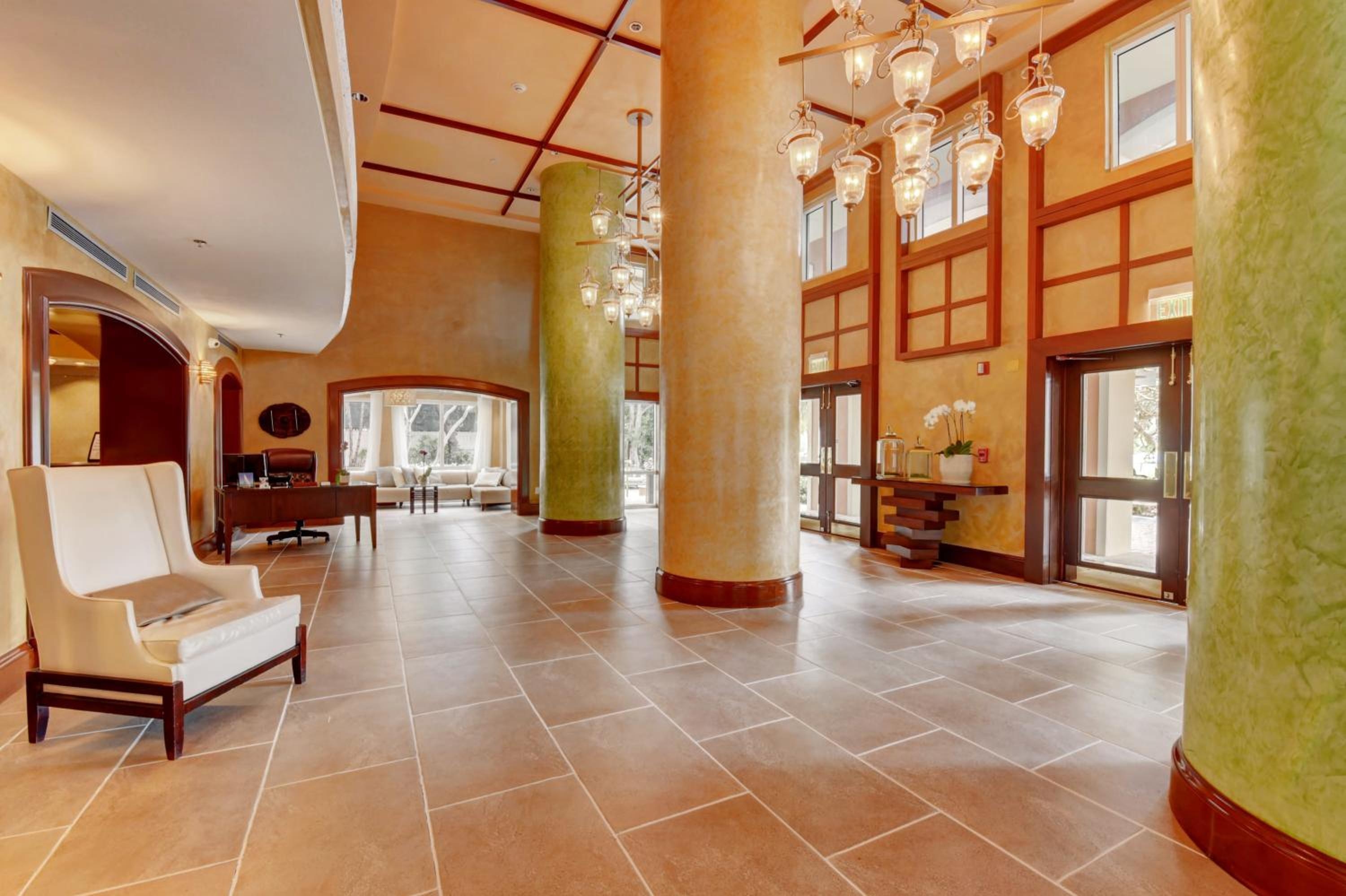 Foto de The Mutiny Luxury Suites Hotel