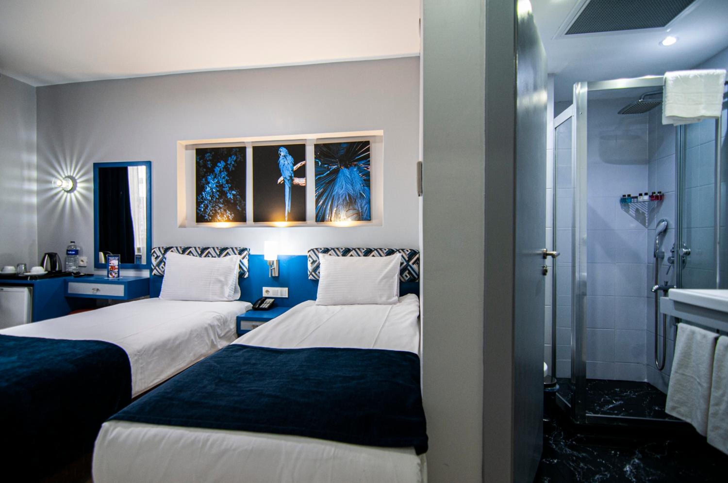 Foto de Lapis Inn Hotel & Spa ( Ex. Ambassador Hotel)