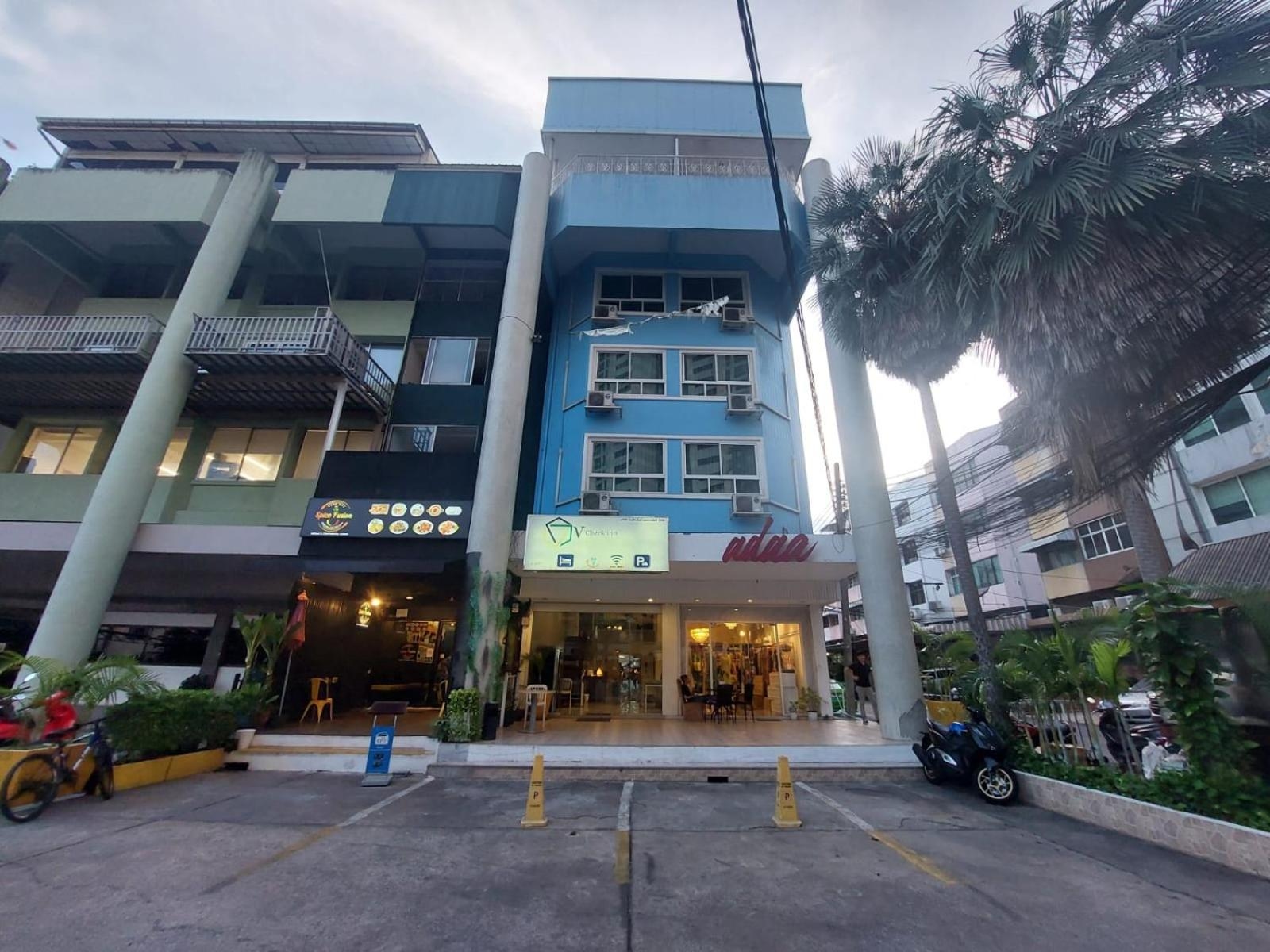 V Check inn Sukhumvit 22