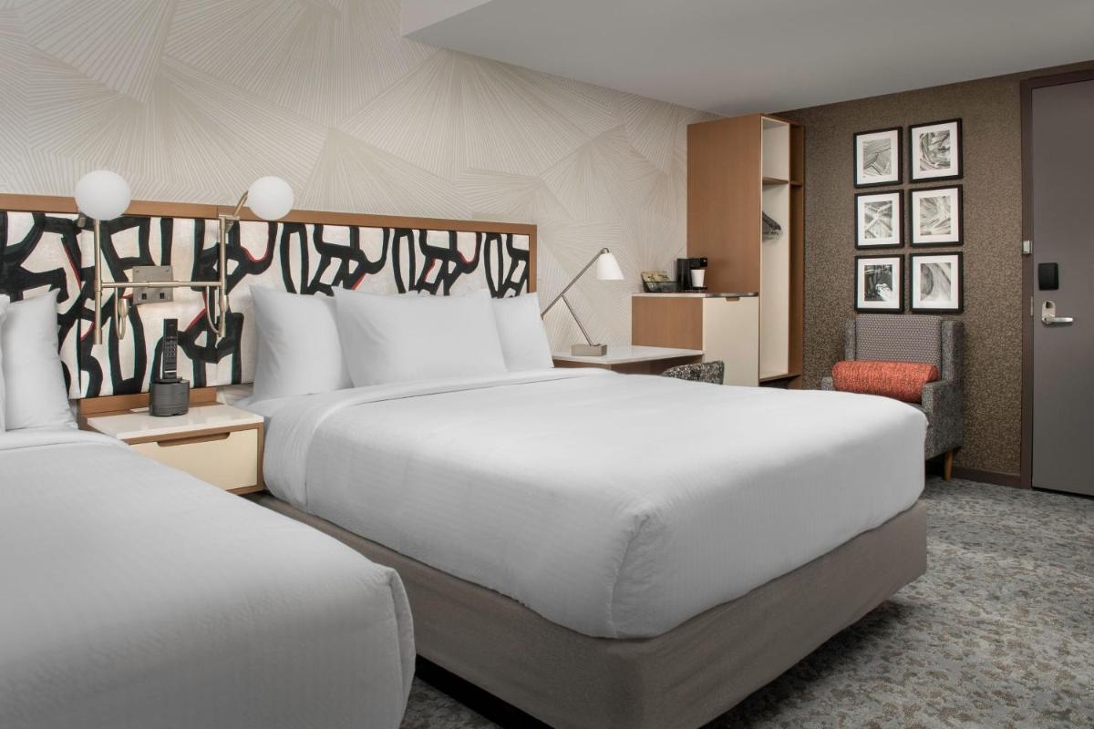 Foto de SpringHill Suites by Marriott New York Queens
