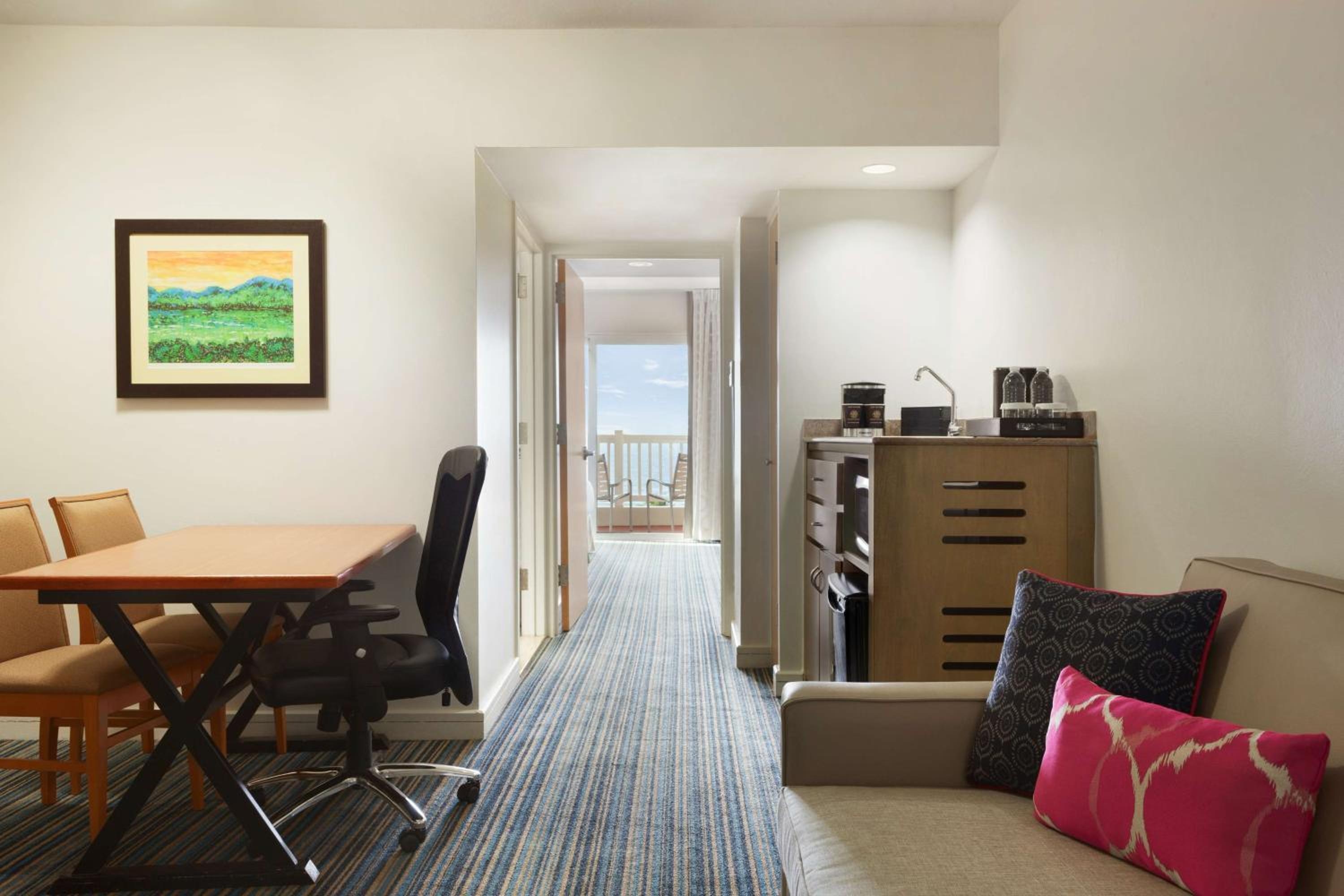Foto de Embassy Suites by Hilton Dorado del Mar Beach Resort