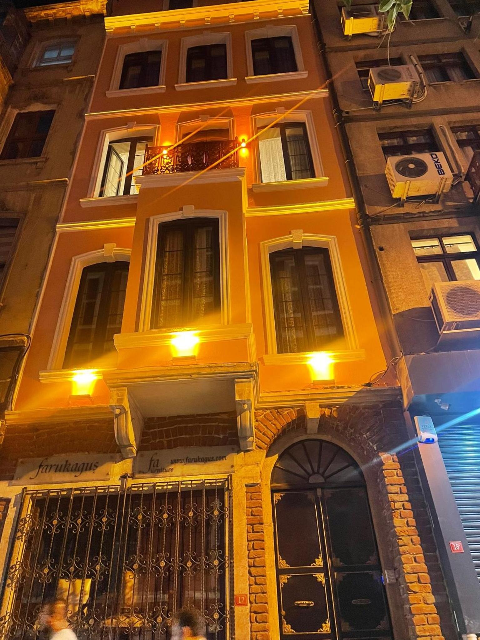 Agus Flats Galata