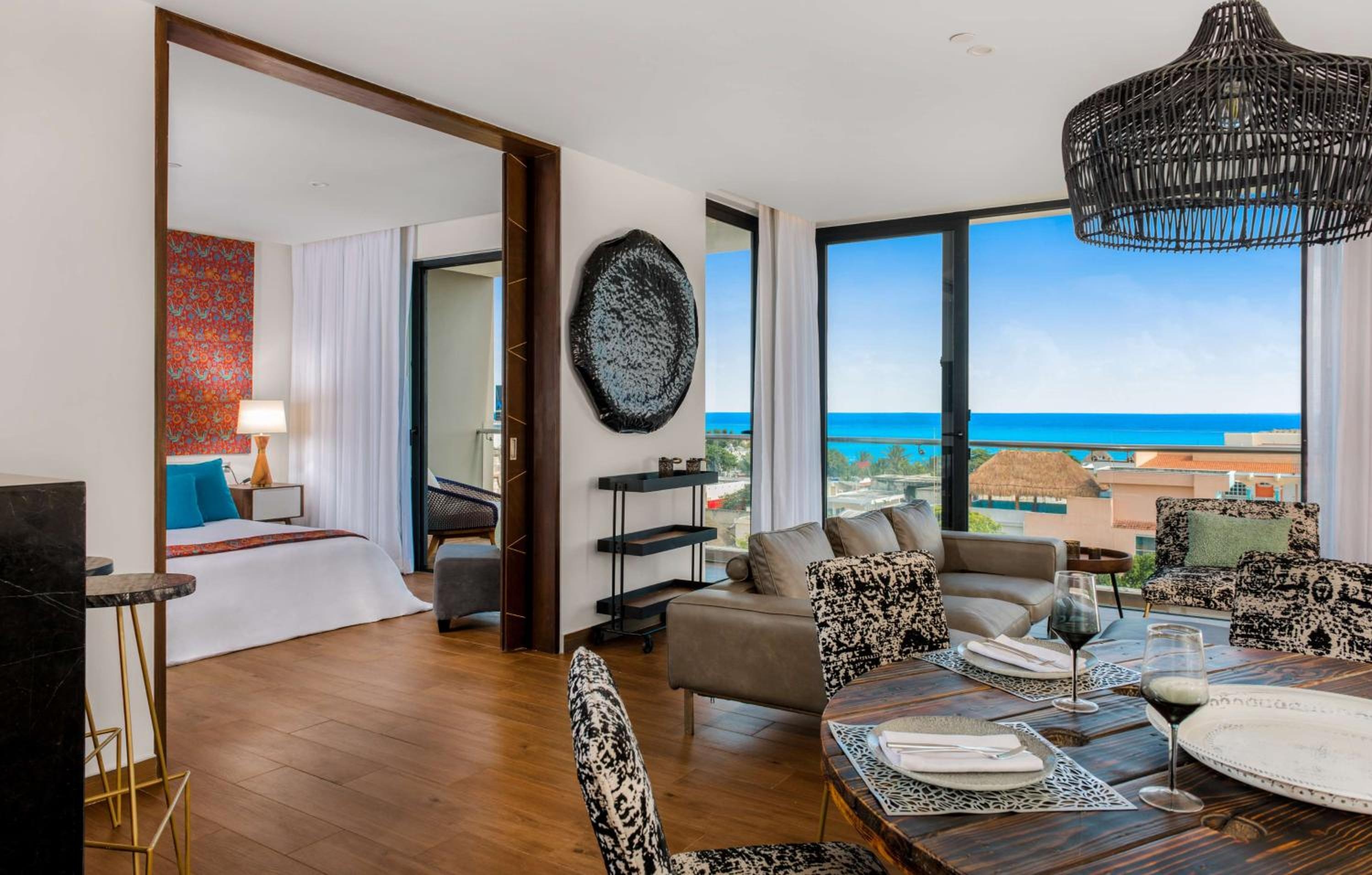 Foto de The Fives Downtown Hotel & Residences, Curio Collection by Hilton