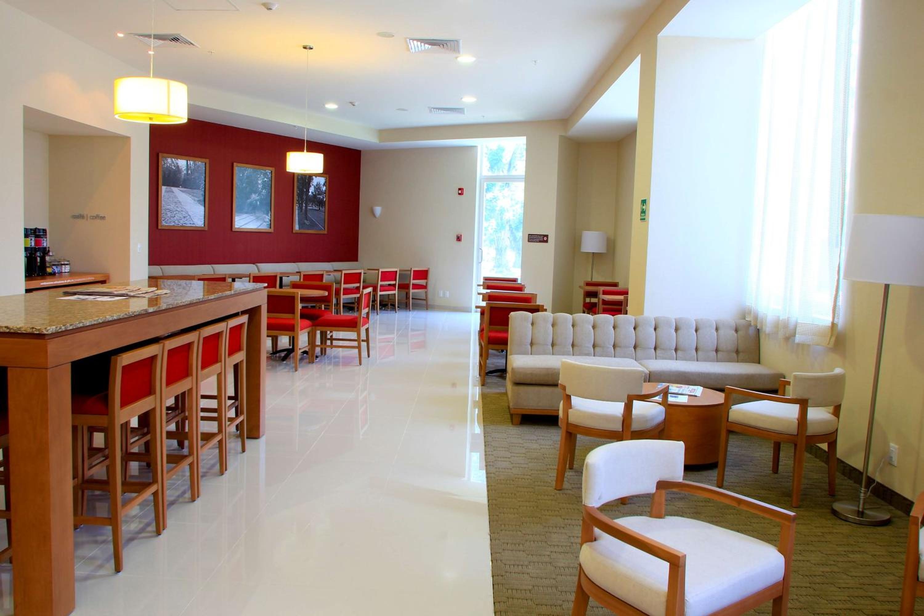 Foto de Hampton by Hilton Guadalajara Expo