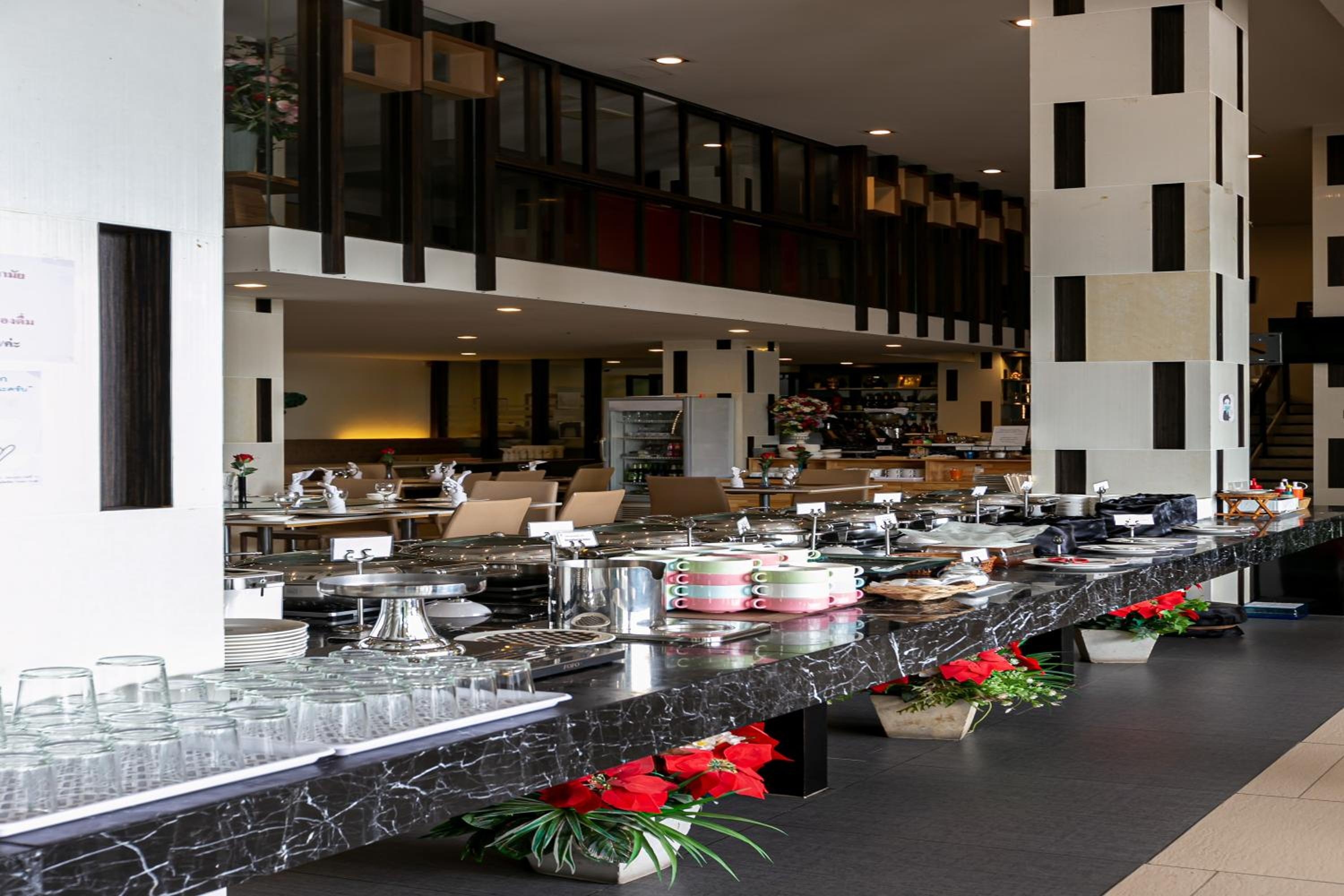 Foto de Grand Ratchapruek Hotel